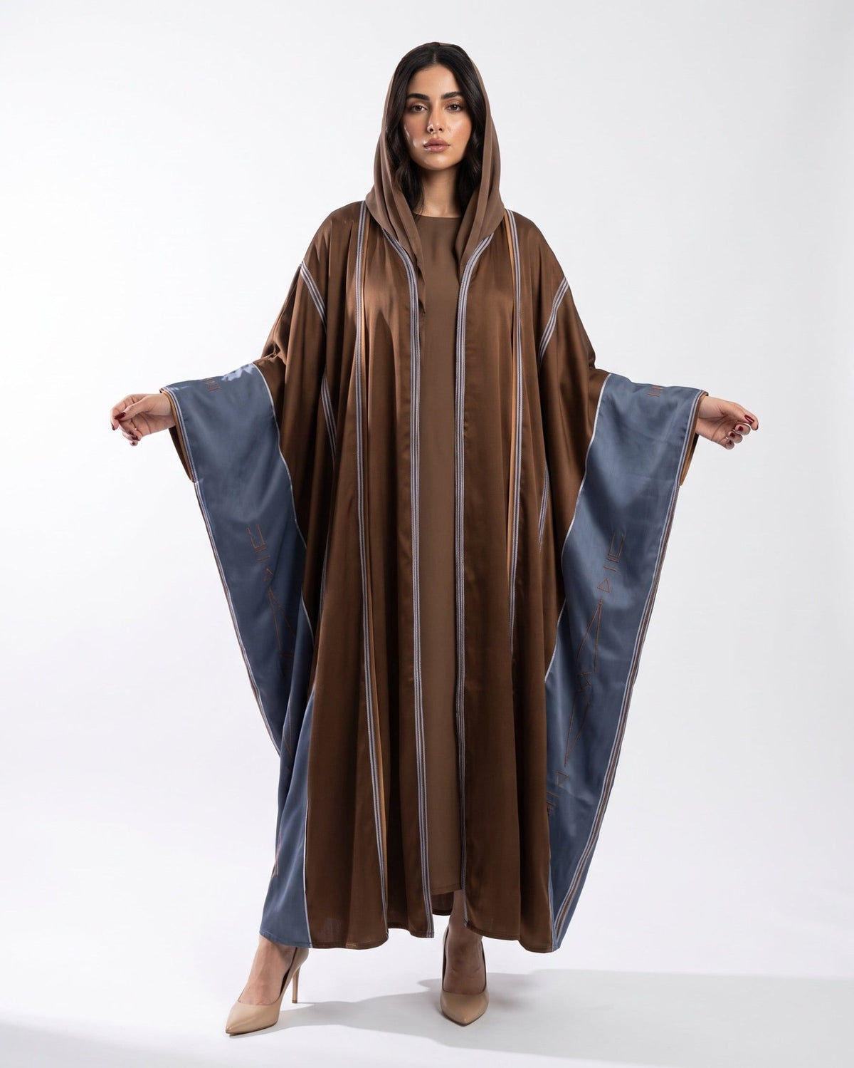 Flowing Brown Bisht Abaya - MRAISHA - MIRA Y MANO