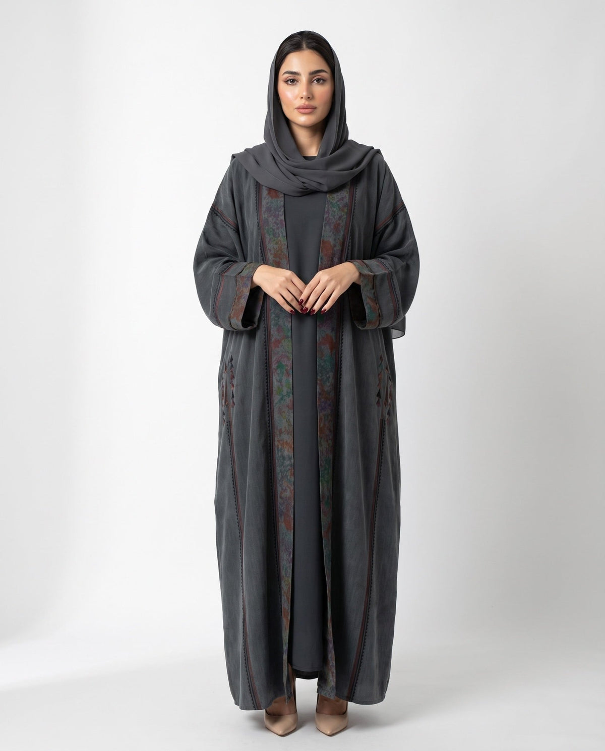 Half-Bisht Inner Print Abaya - MRAISHA - MIRA Y MANO