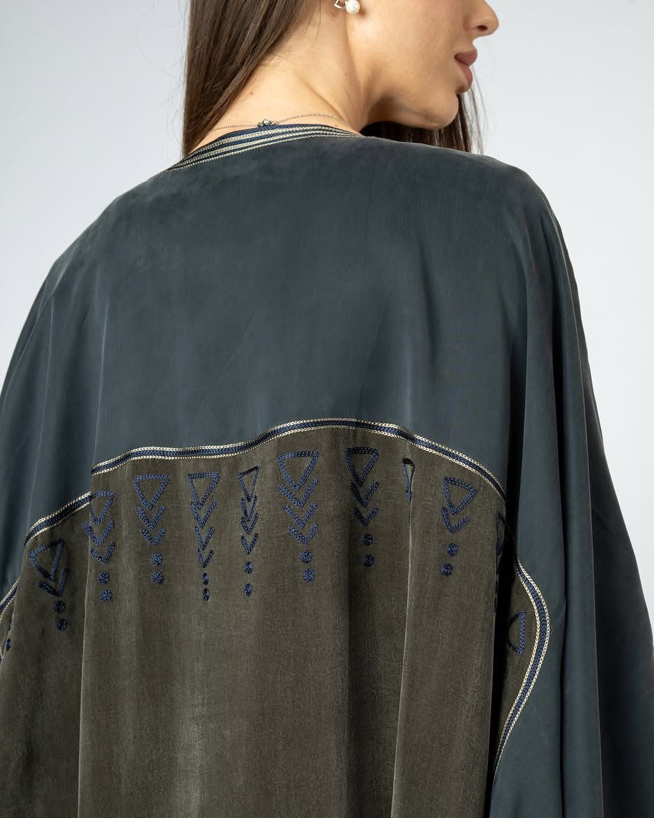 Layered Kimono with Embroidery Abaya Set - MRAISHA - MIRA Y MANO