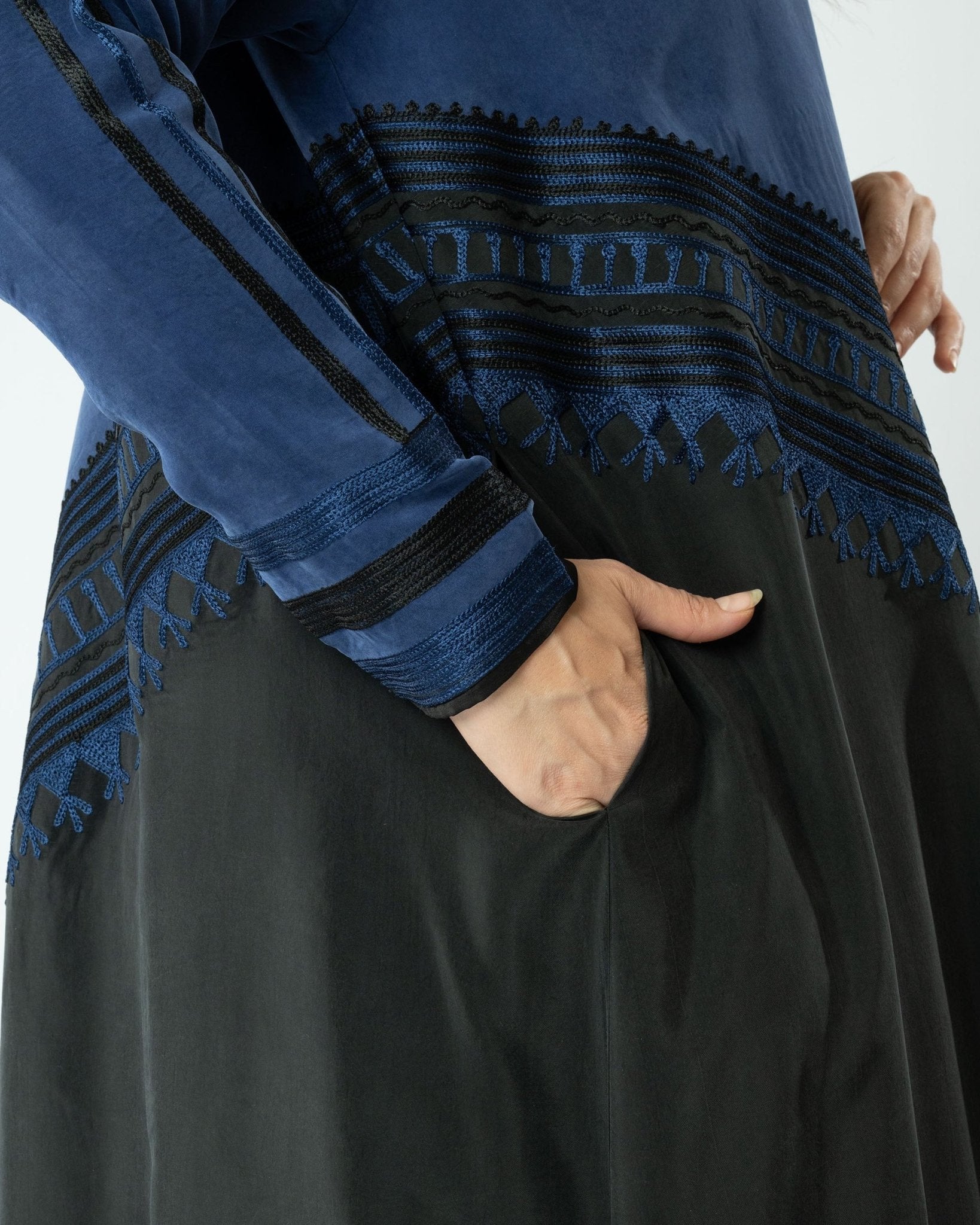 MRAAS2606 ABAYA - MRAISHA - MIRA Y MANO