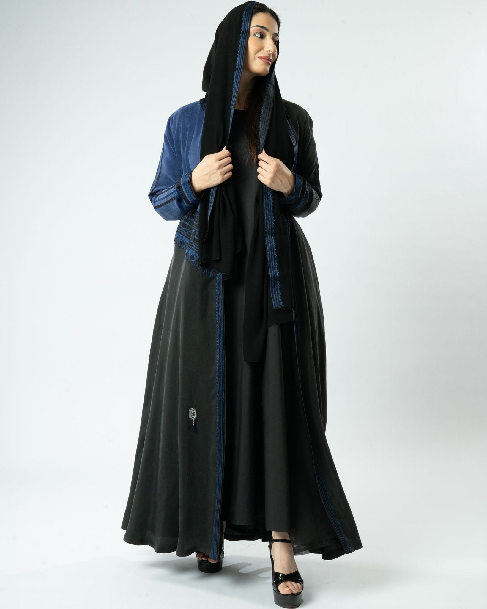MRAAS2606 ABAYA - MRAISHA - MIRA Y MANO