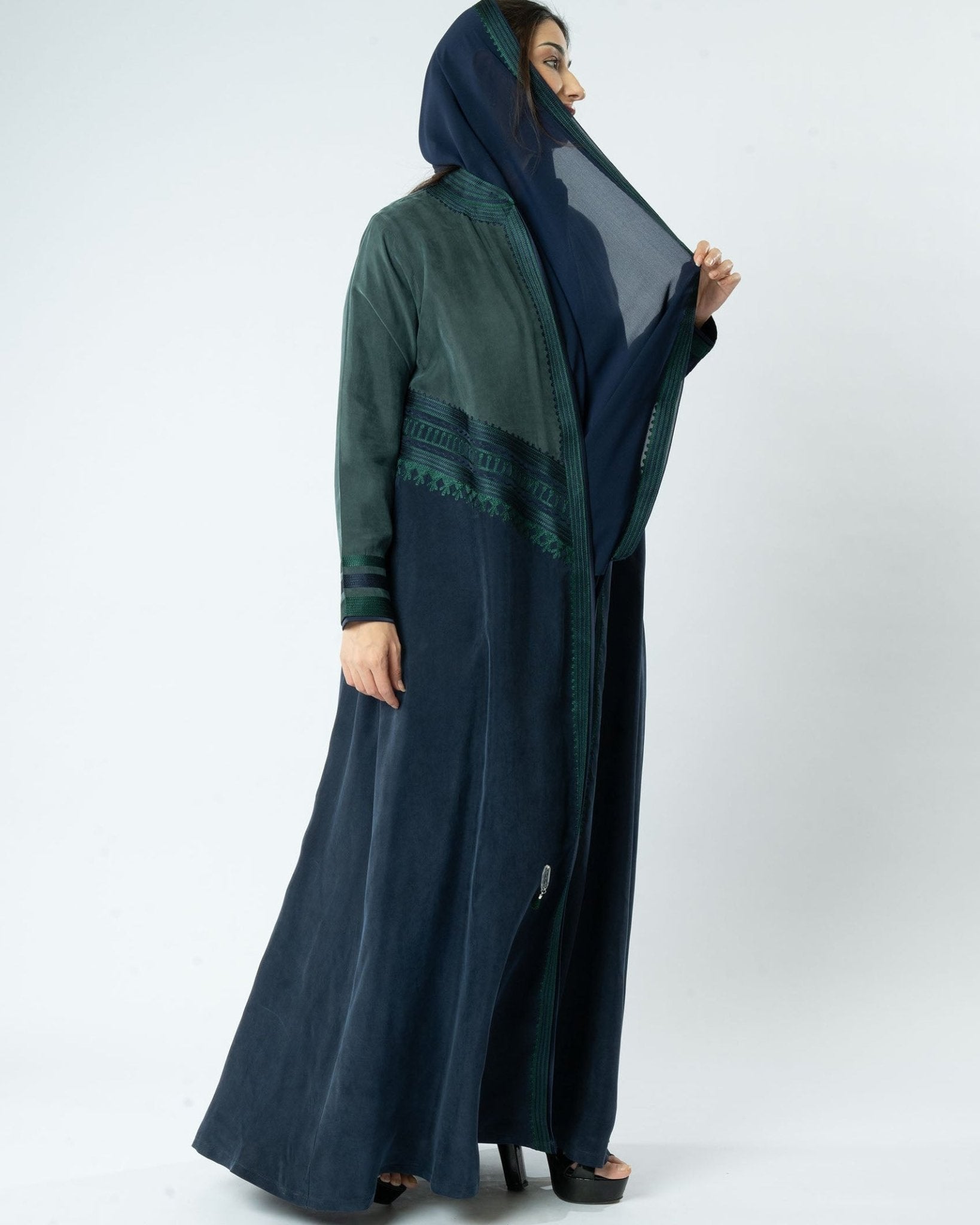 MRAAS2608 ABAYA - MRAISHA - MIRA Y MANO