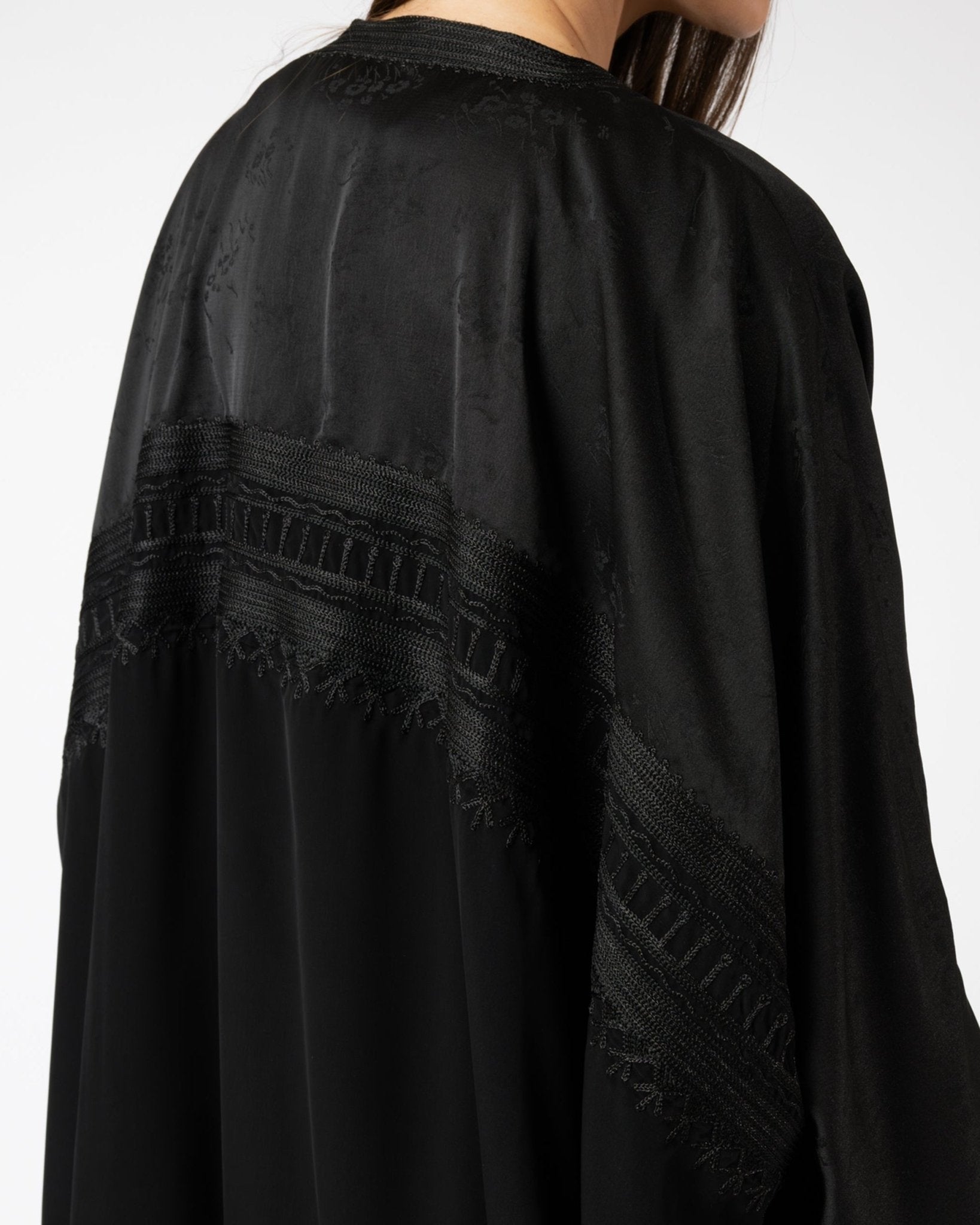 MRAAS2645 - Black Jacquard Abaya - MRAISHA - MIRA Y MANO