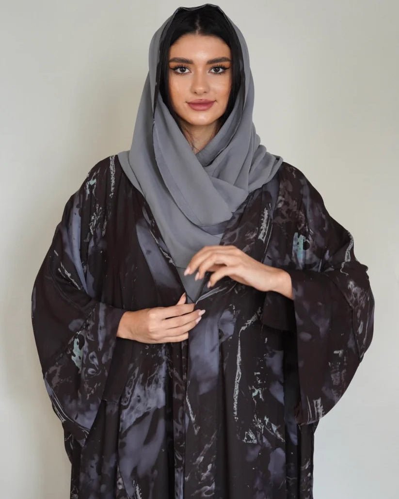 DARK ABAYA - NAKHLAH - MIRA Y MANO