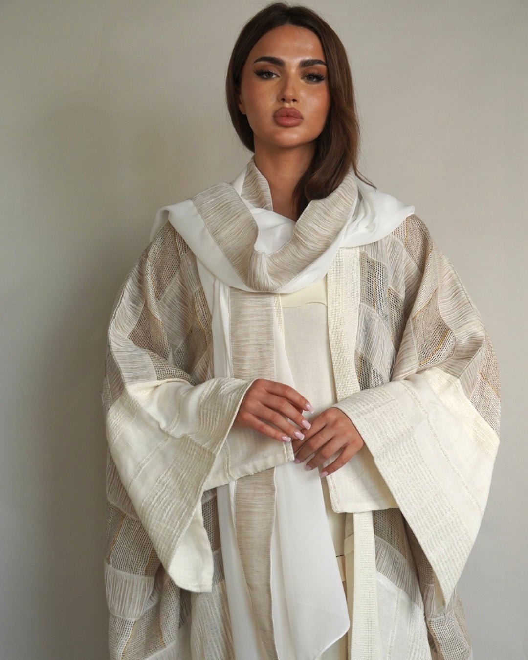DESERT SAND ABAYA - NAKHLAH - MIRA Y MANO
