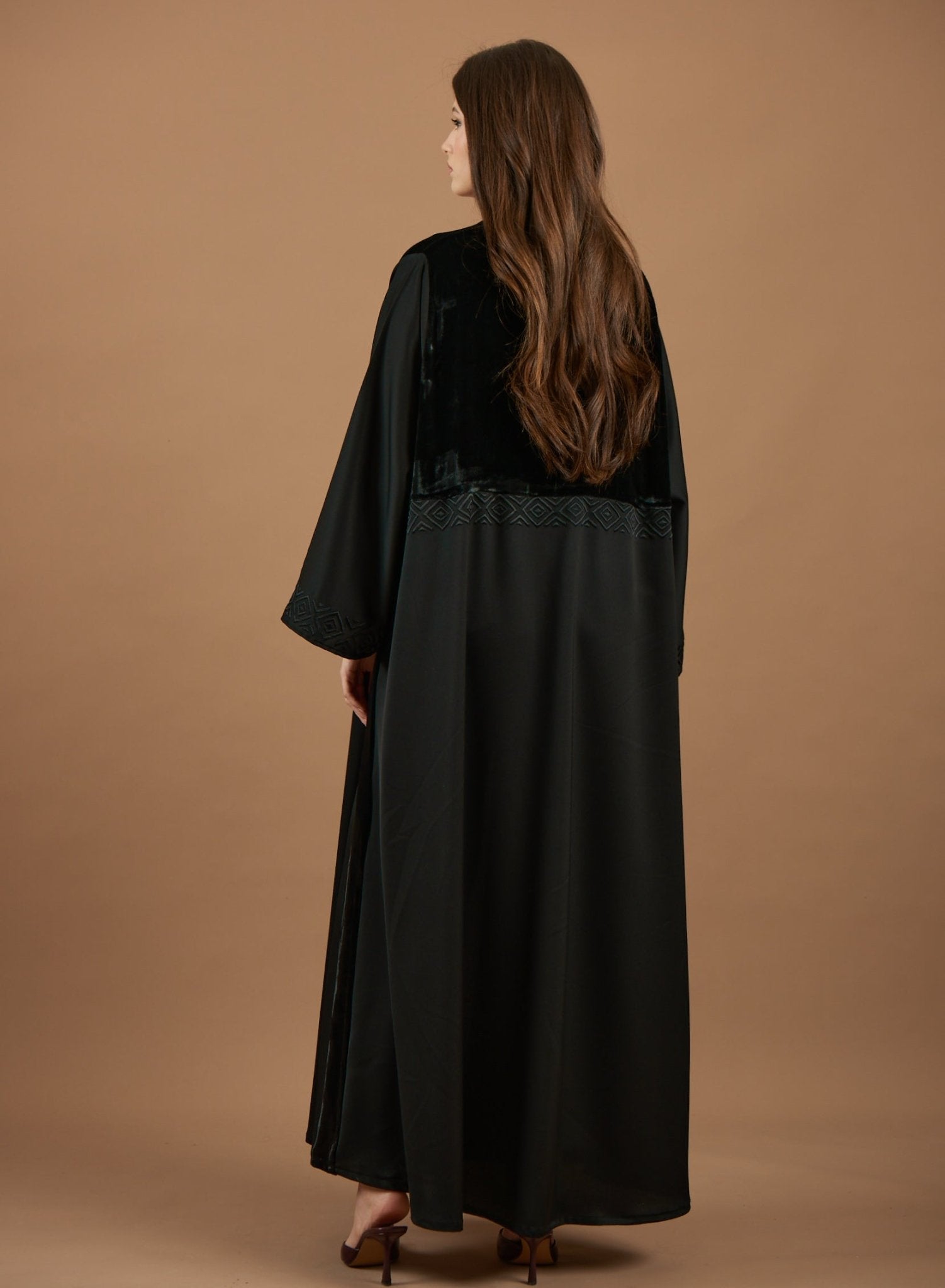 F 042 ABAYA - NM BOUTIQUE - MIRA Y MANO