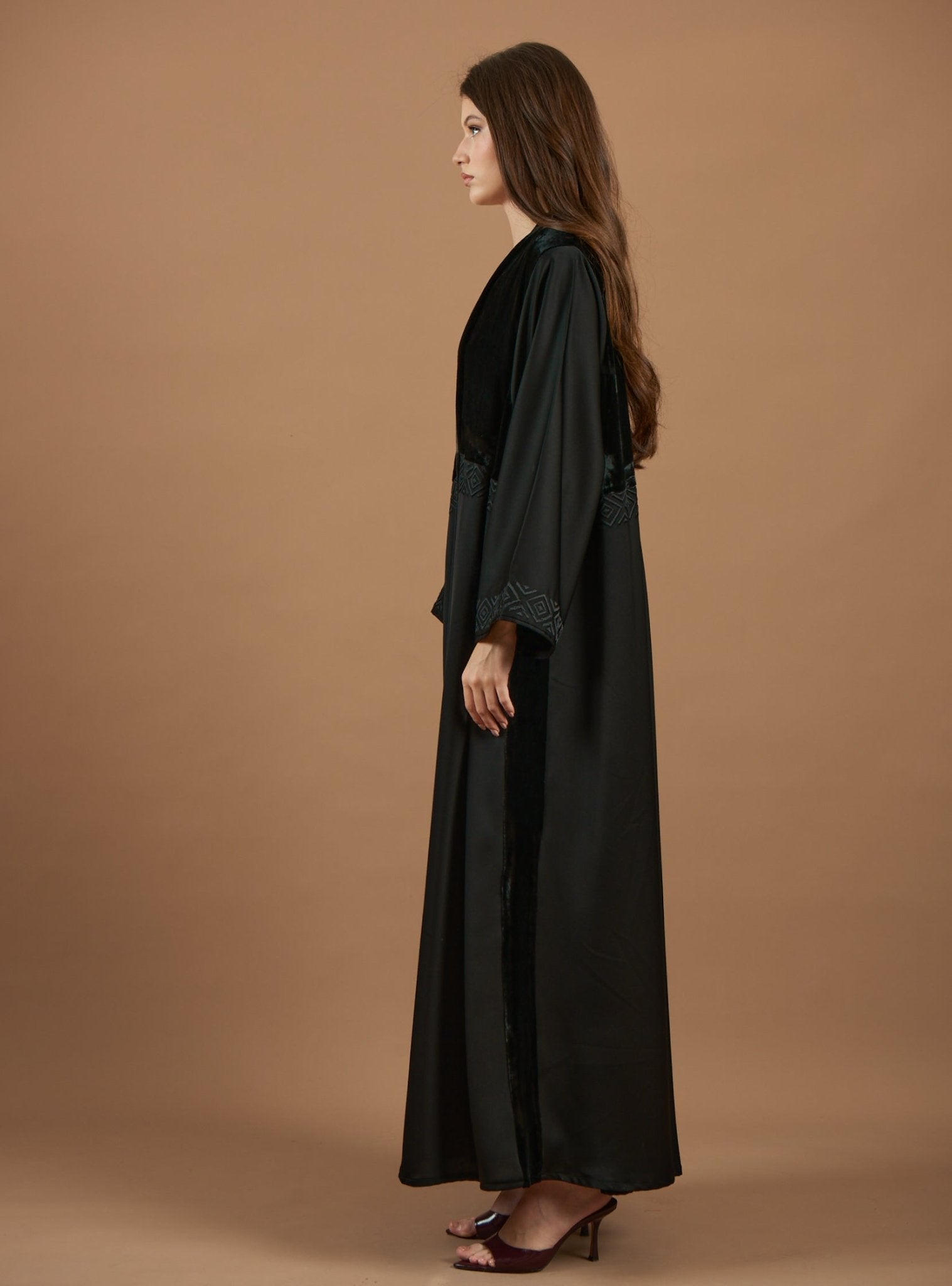 F 042 ABAYA - NM BOUTIQUE - MIRA Y MANO