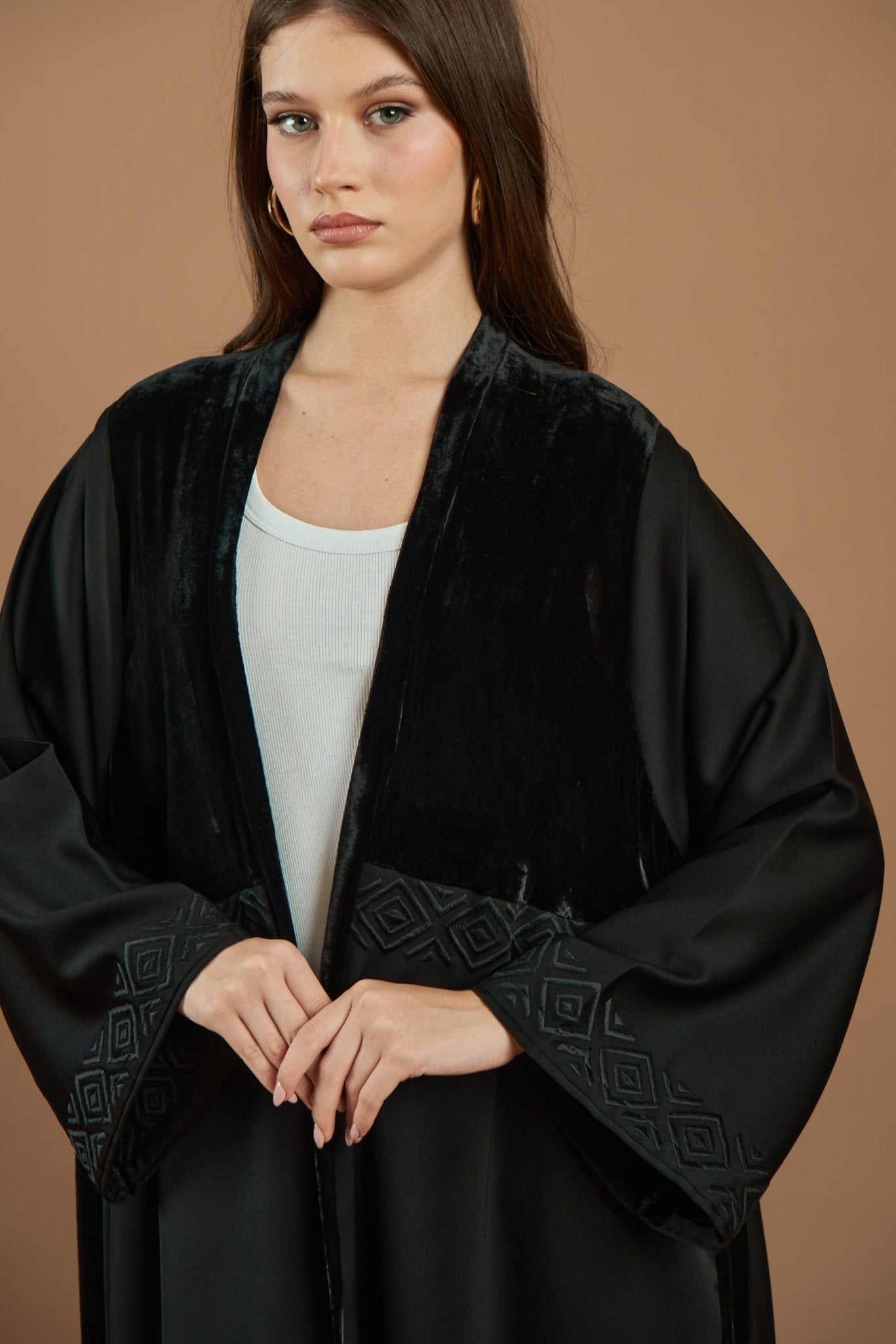 F 042 ABAYA - NM BOUTIQUE - MIRA Y MANO