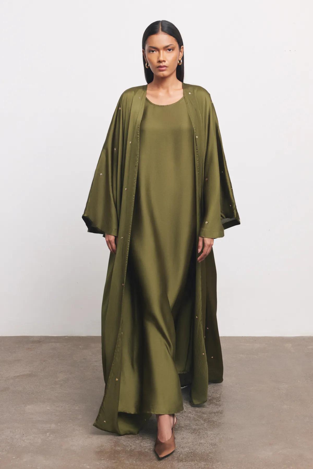 DOTS ABAYA - OLV ABAYA - NORA AL SHAIKH - MIRA Y MANO