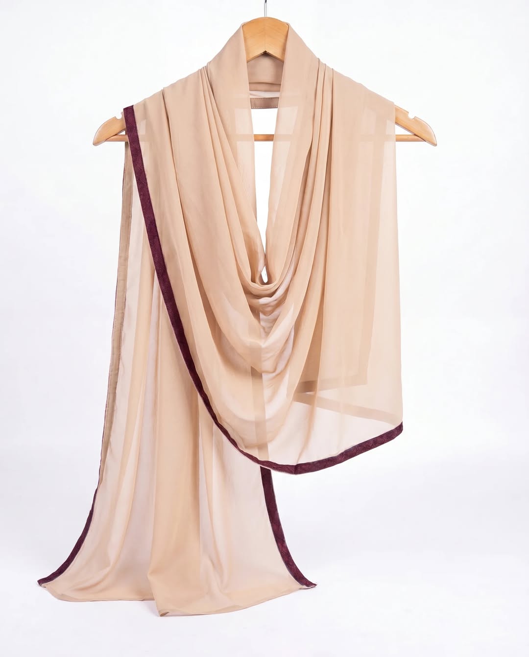 NF-AB-JADEELAH BE ABAYA - NOUF FETAIHI - MIRA Y MANO