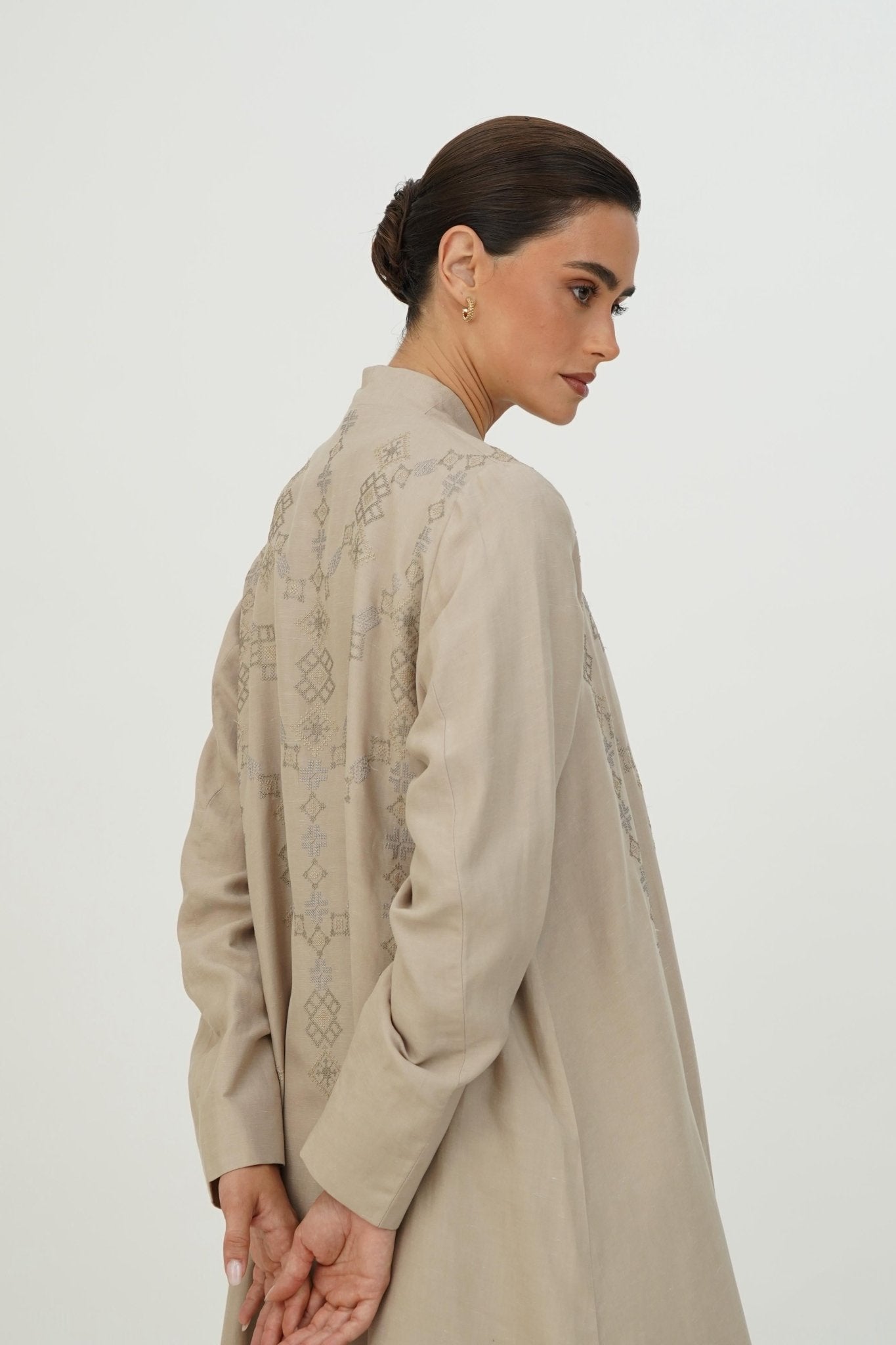 ST - 25300 - BE ABAYA - NOWAYER - MIRA Y MANO