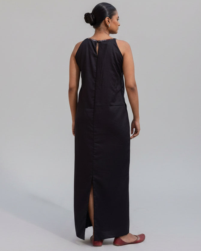 SYNTRA - BK DRESS - OUR DVE - MIRA Y MANO