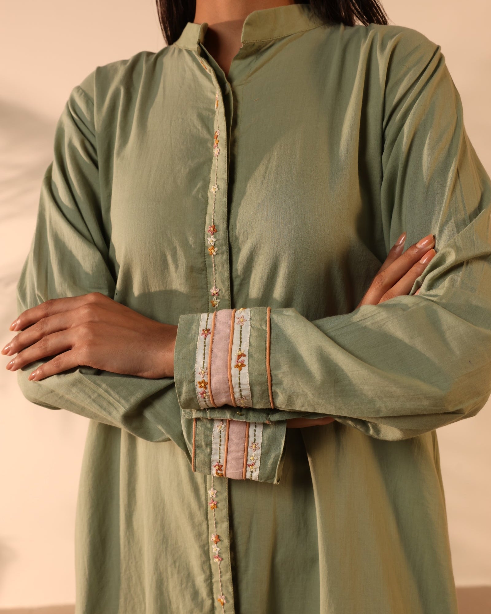 WHIMSY - GR DRESS - OUR DVE - MIRA Y MANO