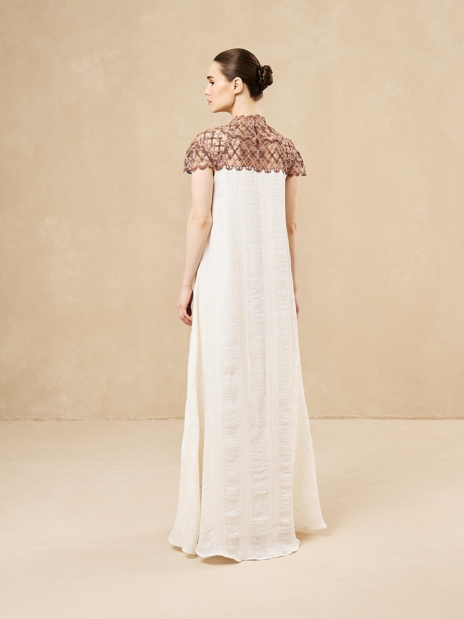 205 - 113 - IV DRESS - PEARL COLLECTION - MIRA Y MANO