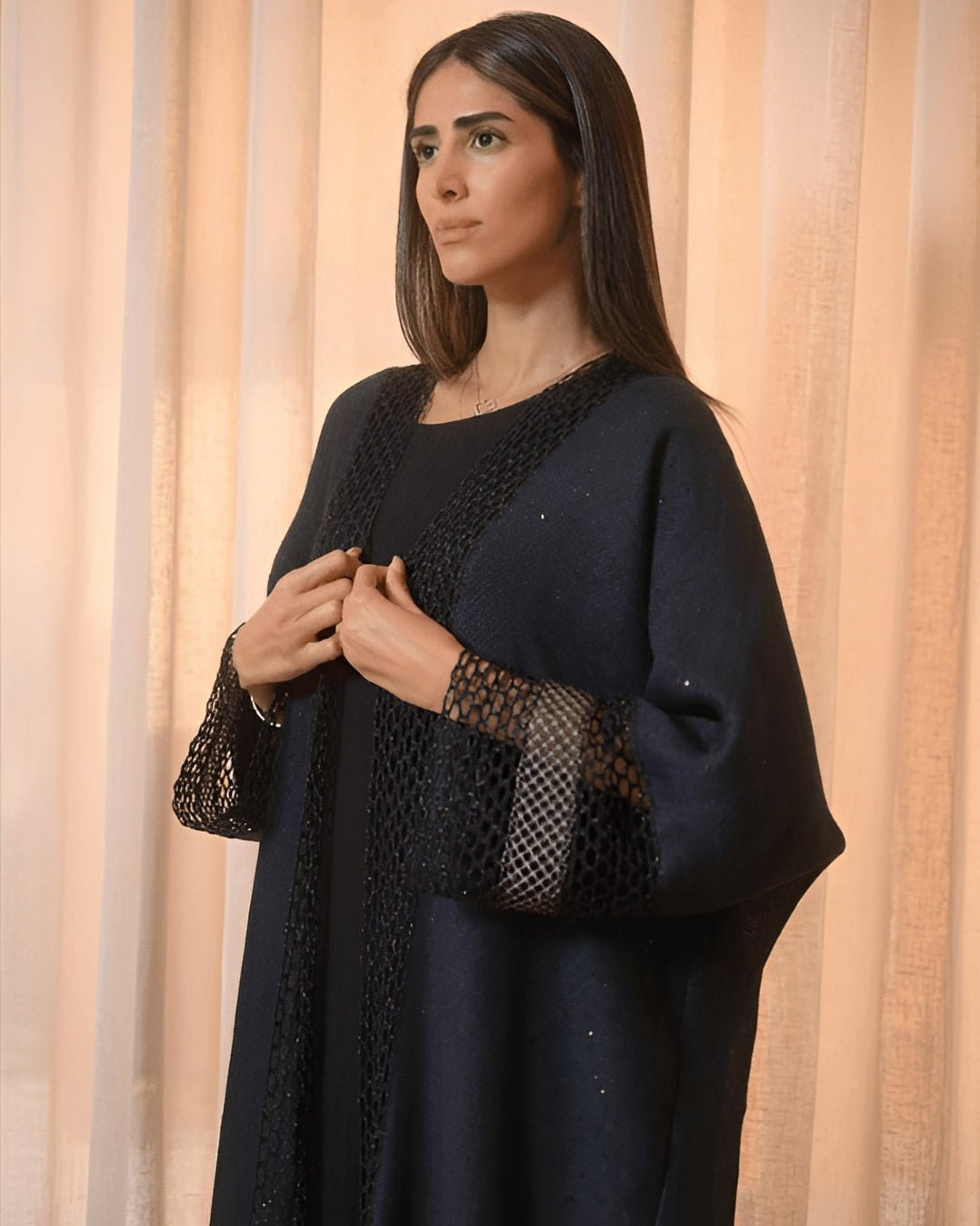 صورة للمنتج 340048 – عباية كحلية – MIRA Y MANO