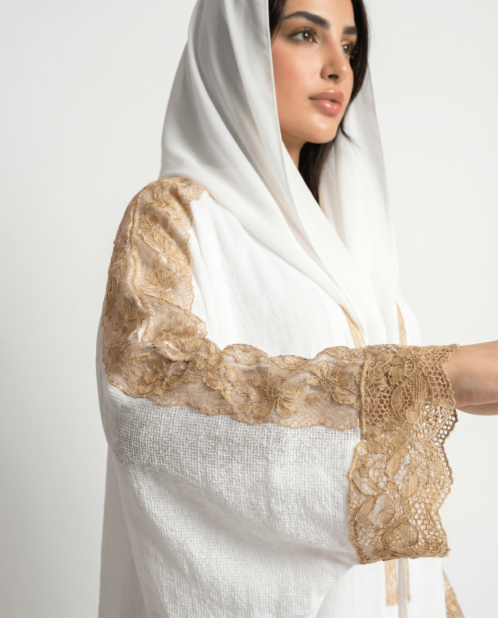340125 - IV ABAYA - PEARL COLLECTION - MIRA Y MANO