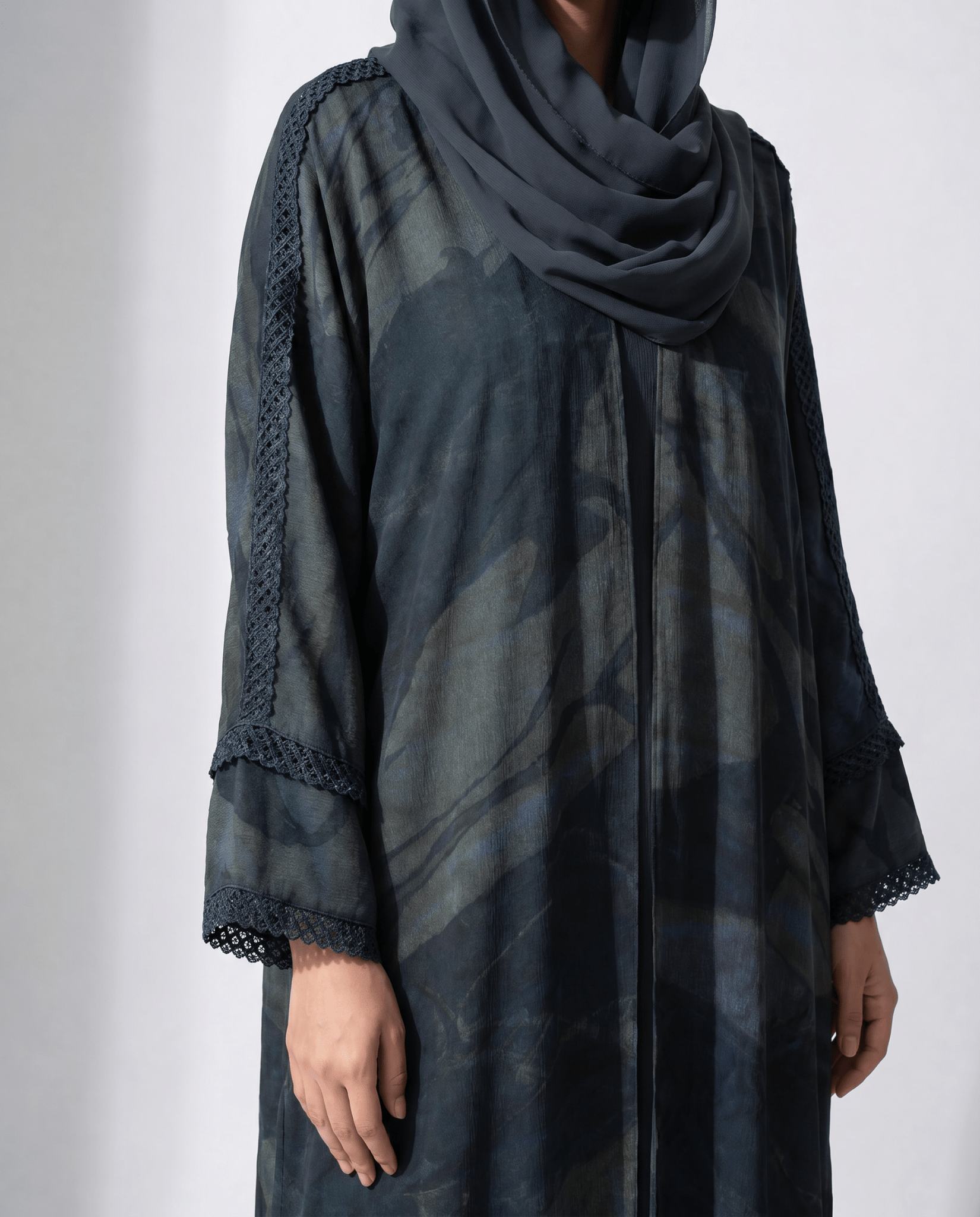 340135 - BK ABAYA - PEARL COLLECTION - MIRA Y MANO