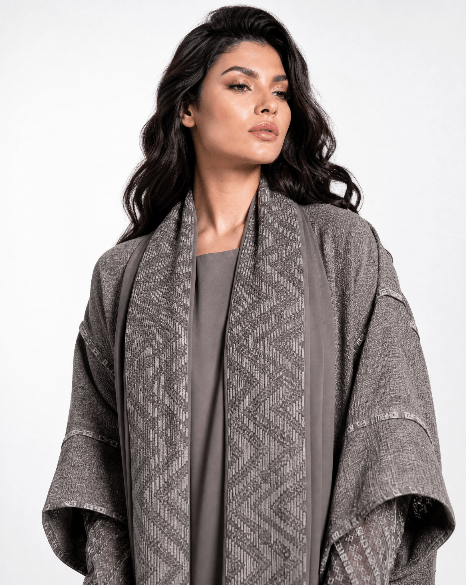 780032-GR ABAYA - PEARL COLLECTION - MIRA Y MANO