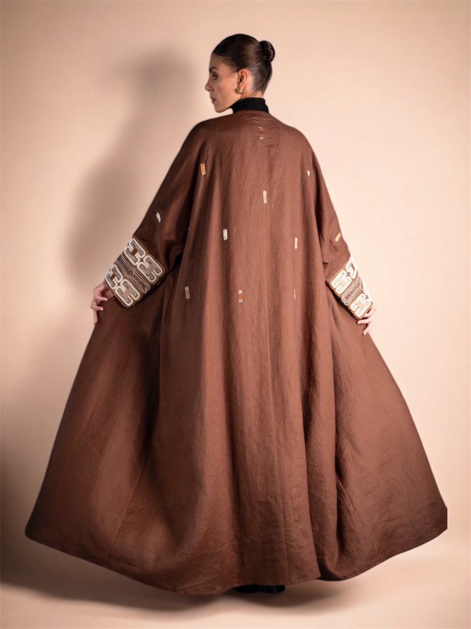 PEC 340057 ABAYA - PEARL COLLECTION - MIRA Y MANO