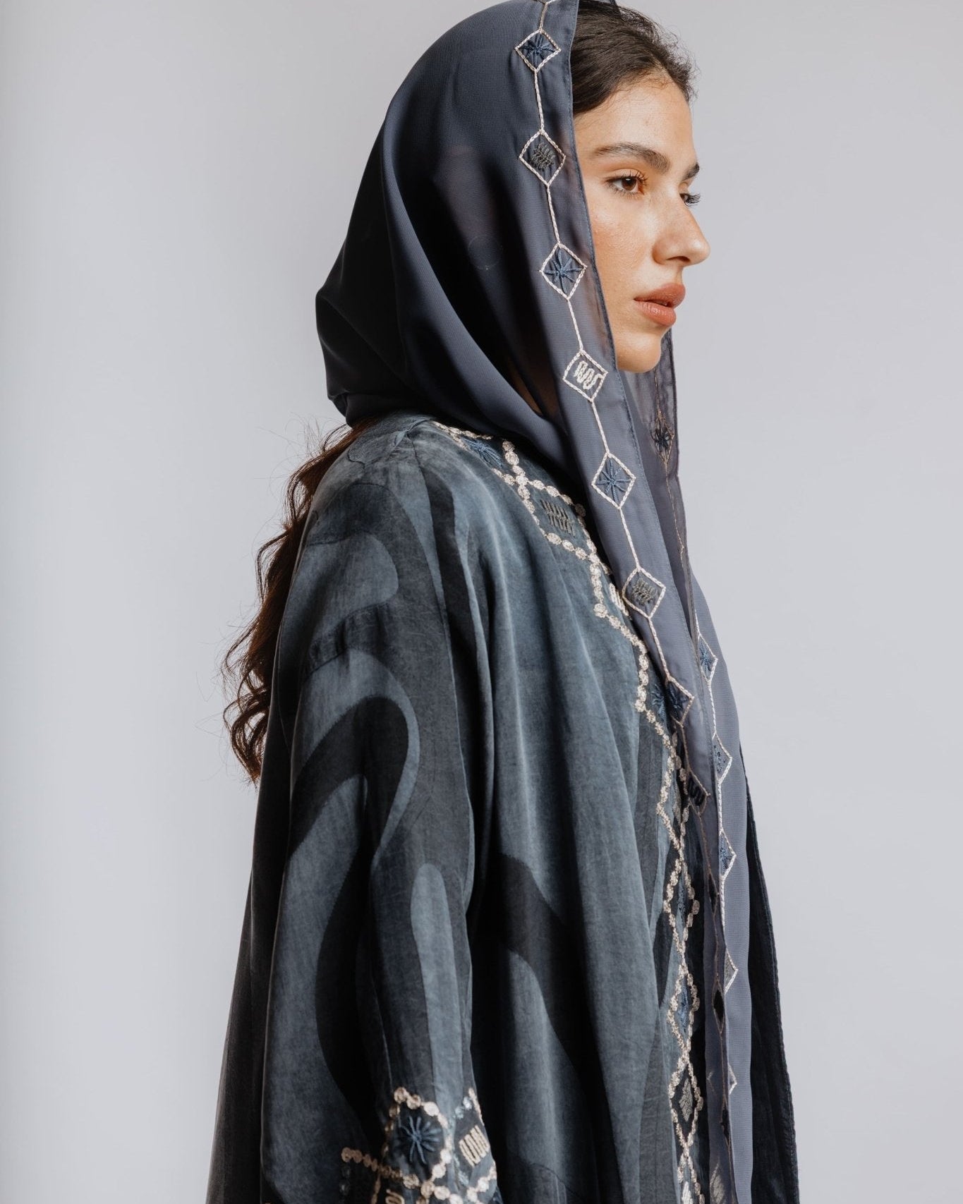 PEC 340102 ABAYA - PEARL COLLECTION - MIRA Y MANO