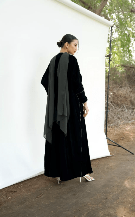 FRIDA IN GREEN ABAYA - PRIVILEGE OFFICIAL - MIRA Y MANO
