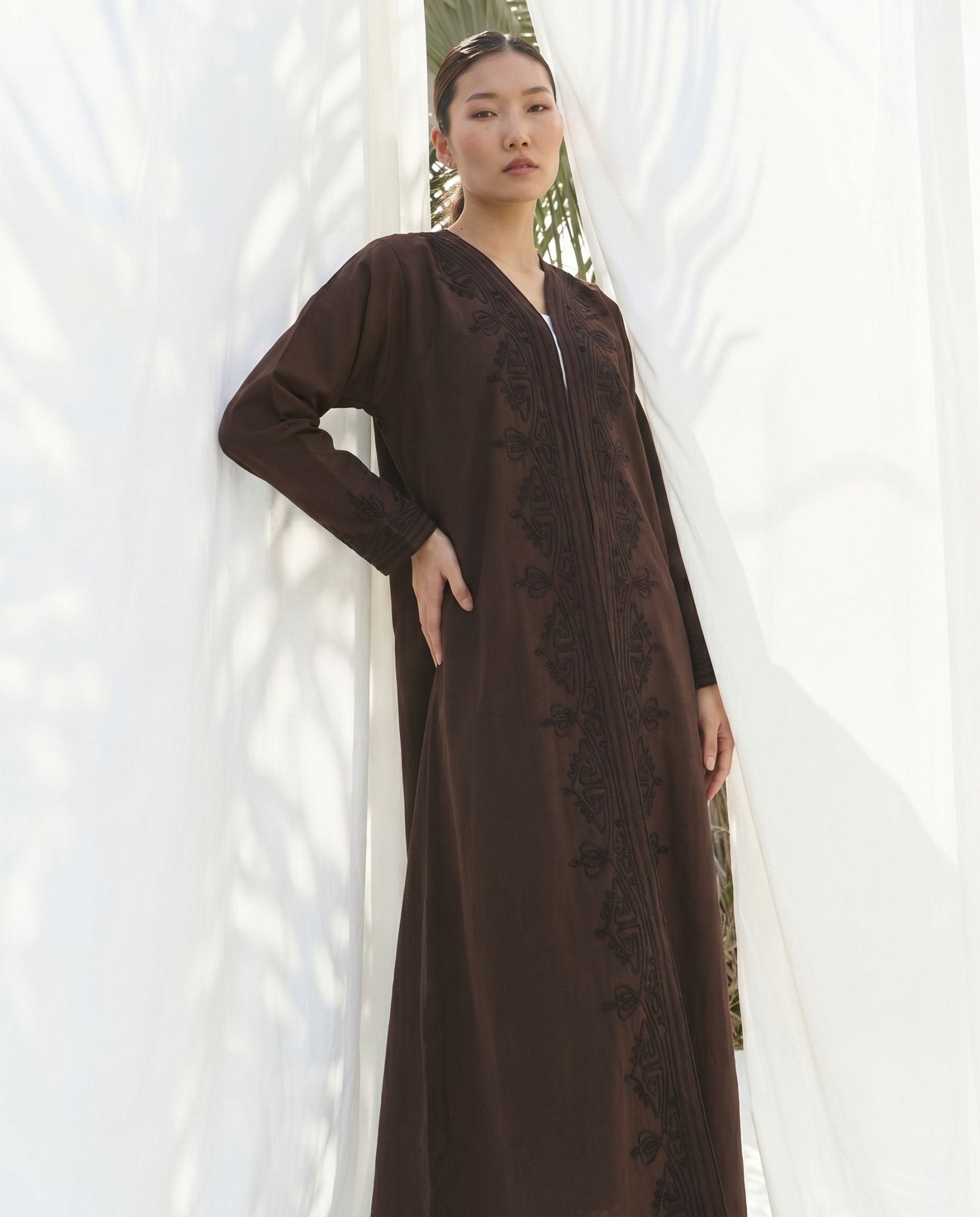 KAIA ABAYA - PRIVILEGE OFFICIAL - MIRA Y MANO