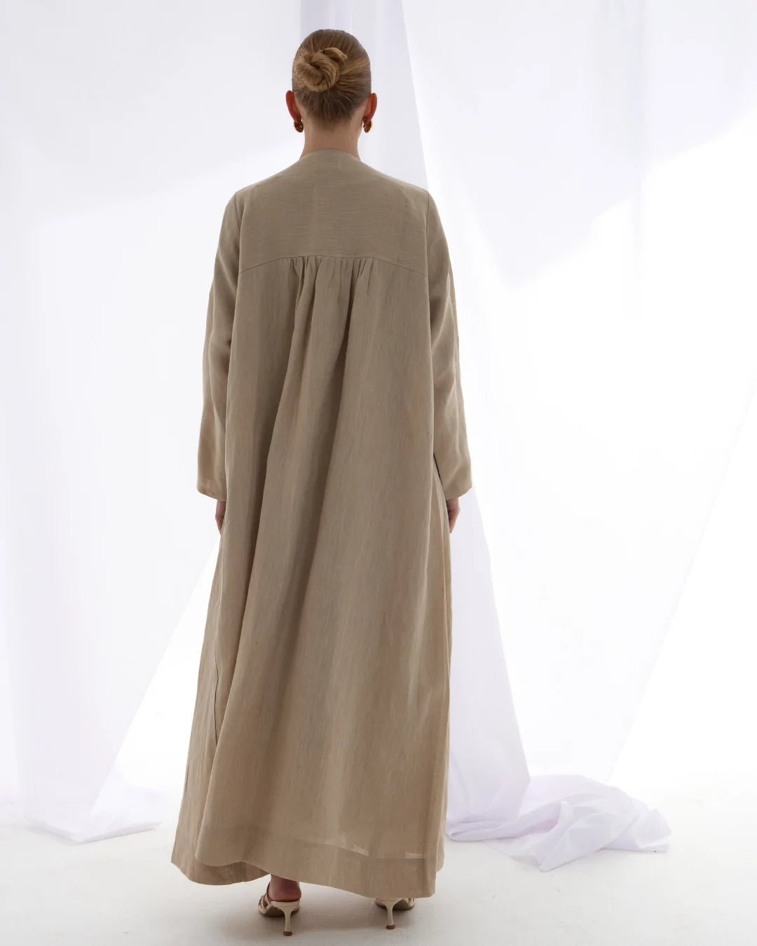 SMOCKED - BE ABAYA - PRIVILEGE OFFICIAL - MIRA Y MANO