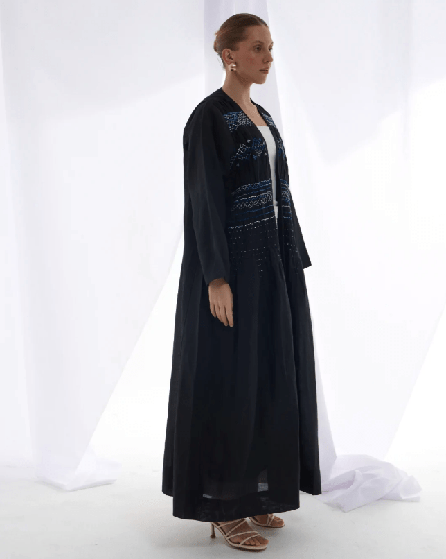 SMOCKED IN BLACK ABAYA - PRIVILEGE OFFICIAL - MIRA Y MANO