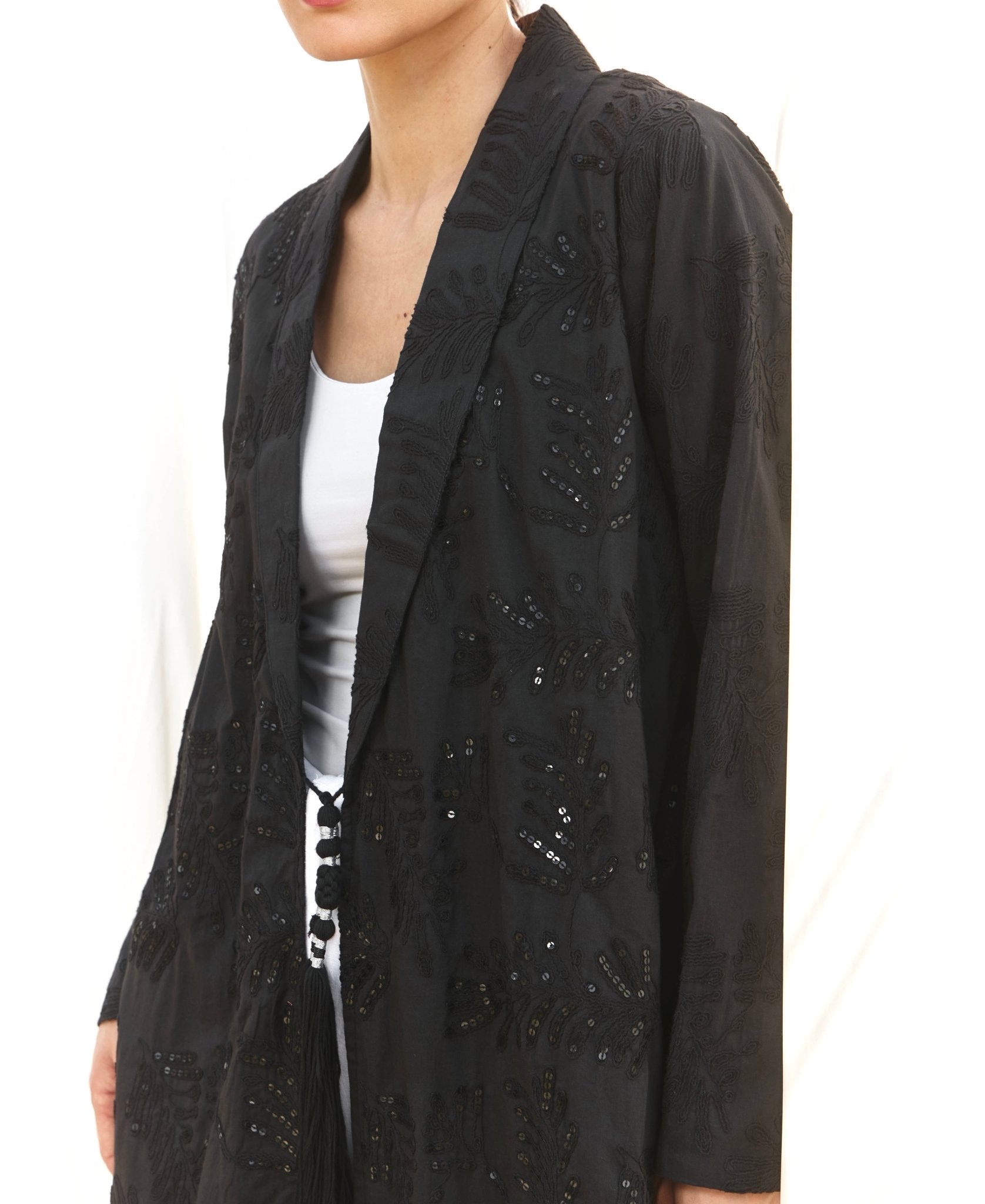 TURATH ABAYA - PRIVILEGE OFFICIAL - MIRA Y MANO