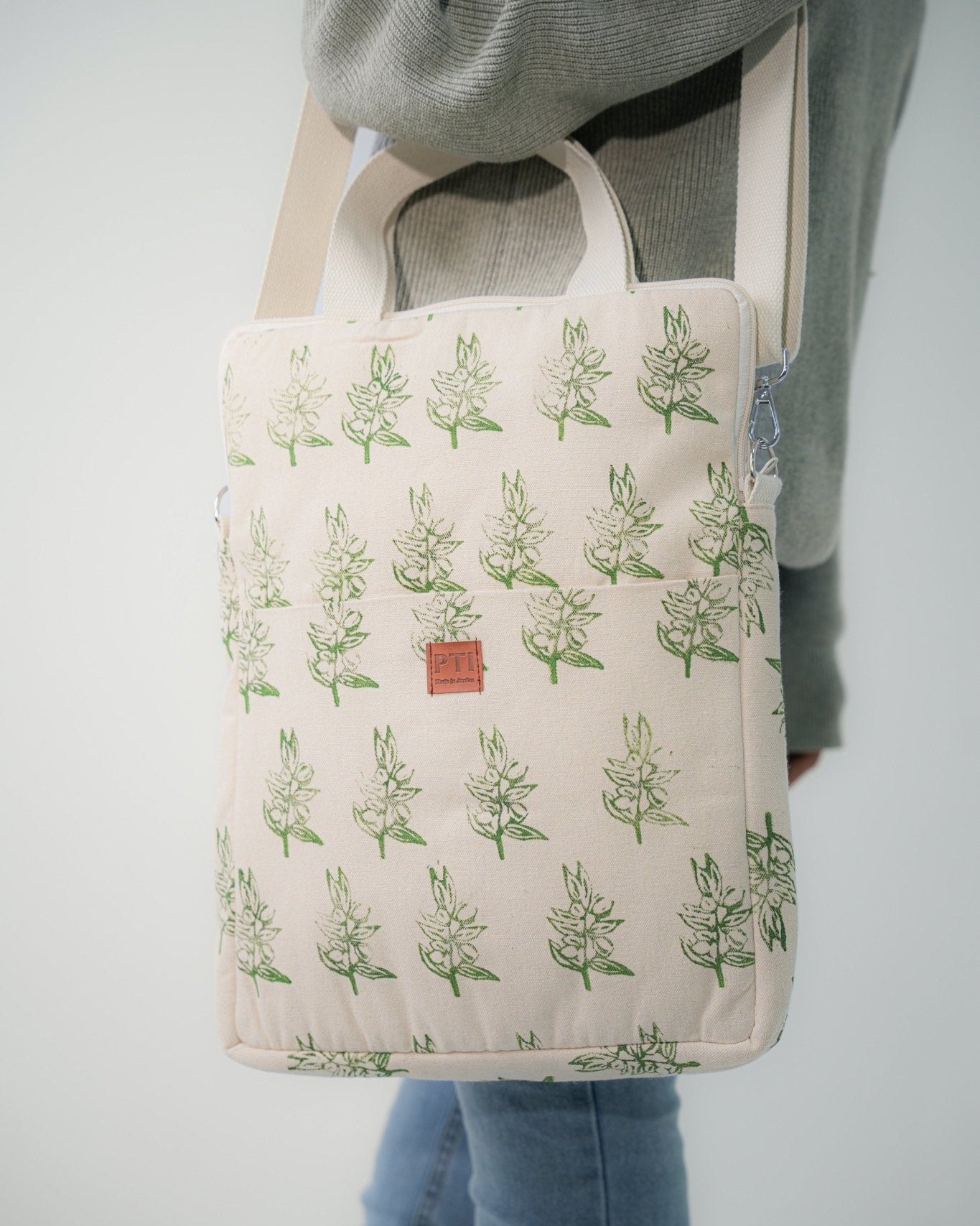 OLIVE IPAD BAG - PTI - MIRA Y MANO