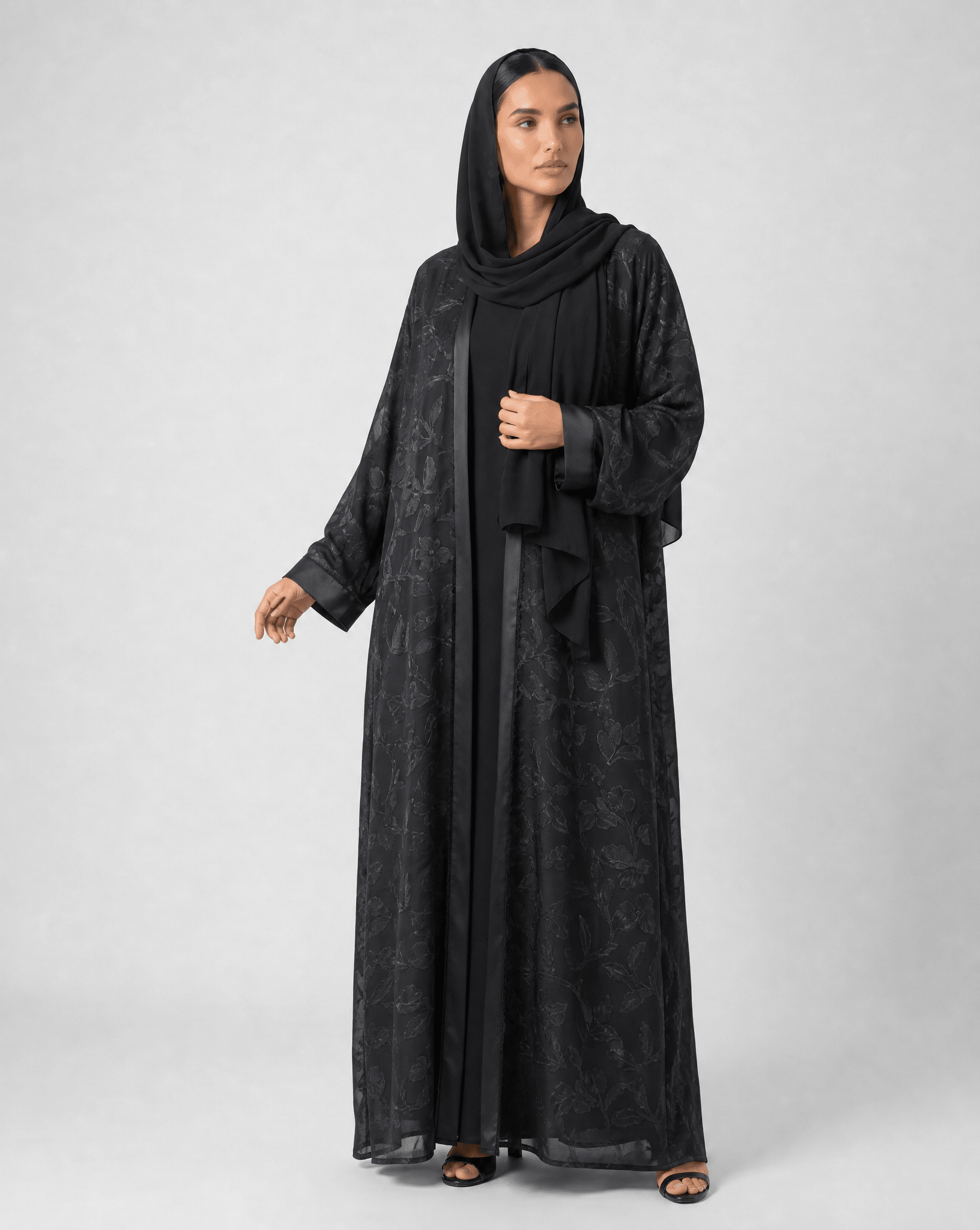 MQE10 ABAYA - QATARIA ABAYA - MIRA Y MANO
