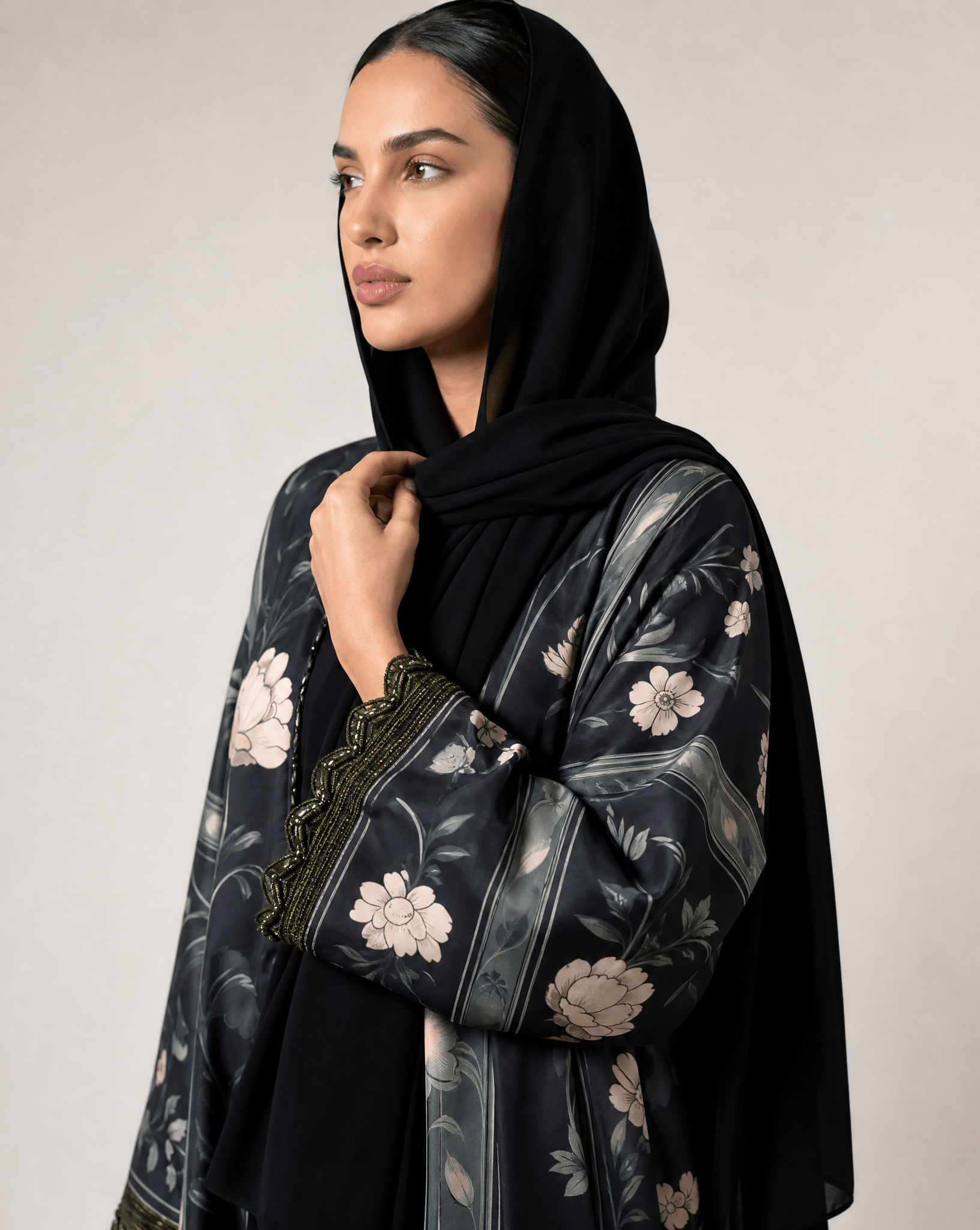 MQE13 ABAYA - QATARIA ABAYA - MIRA Y MANO