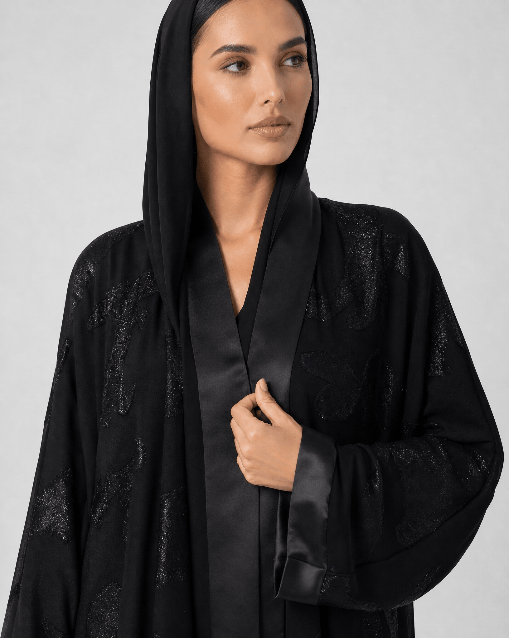 MQE14 ABAYA - QATARIA ABAYA - MIRA Y MANO