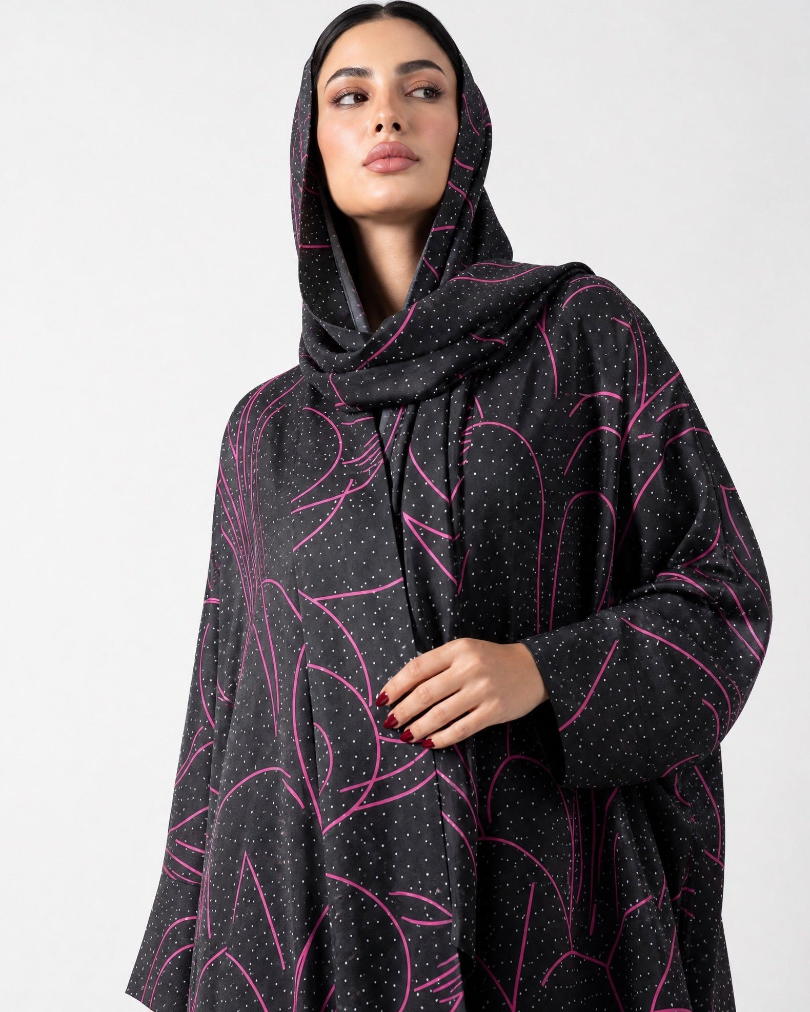 QA03 ABAYA - QATARIA ABAYA - MIRA Y MANO