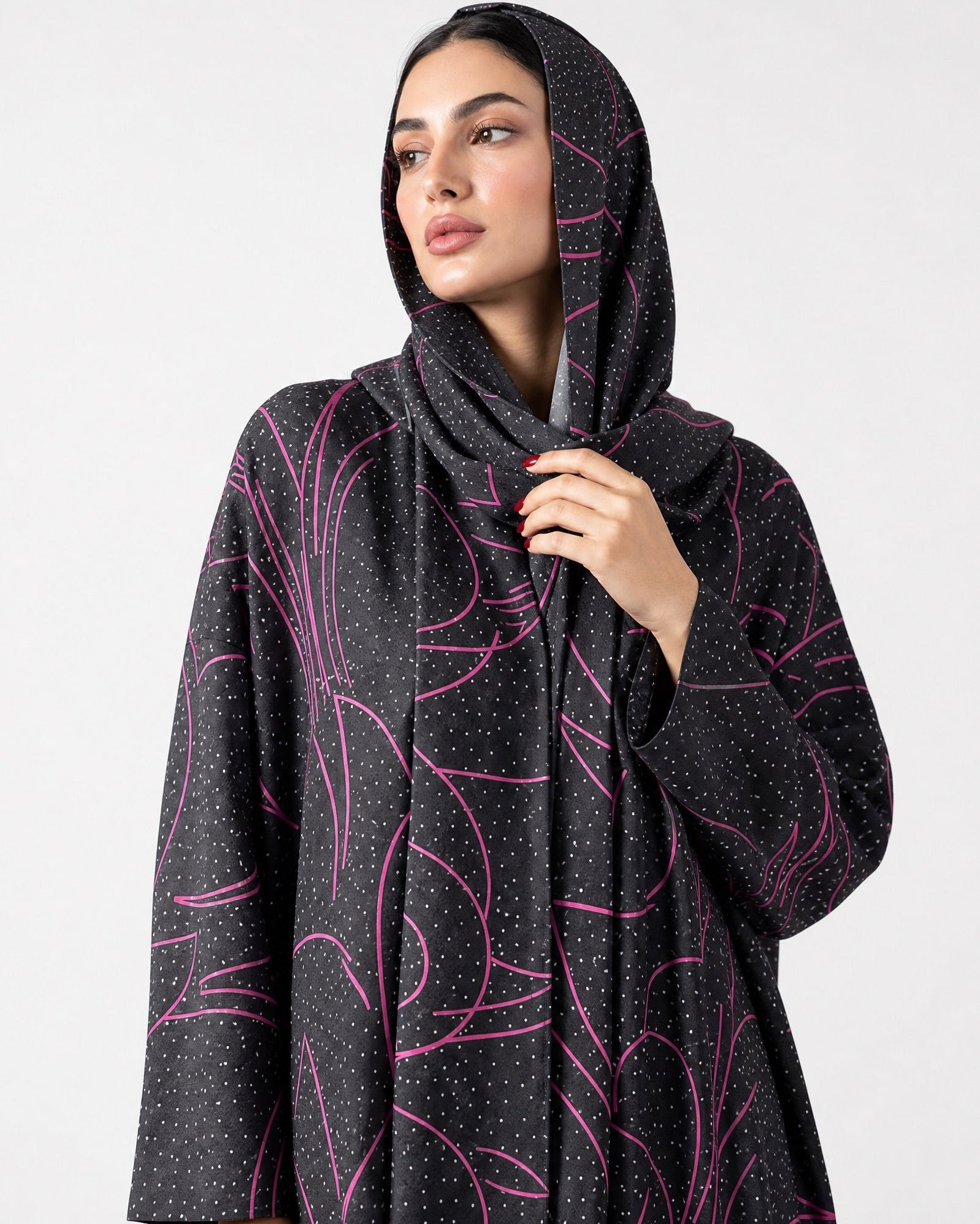 QA03 ABAYA - QATARIA ABAYA - MIRA Y MANO