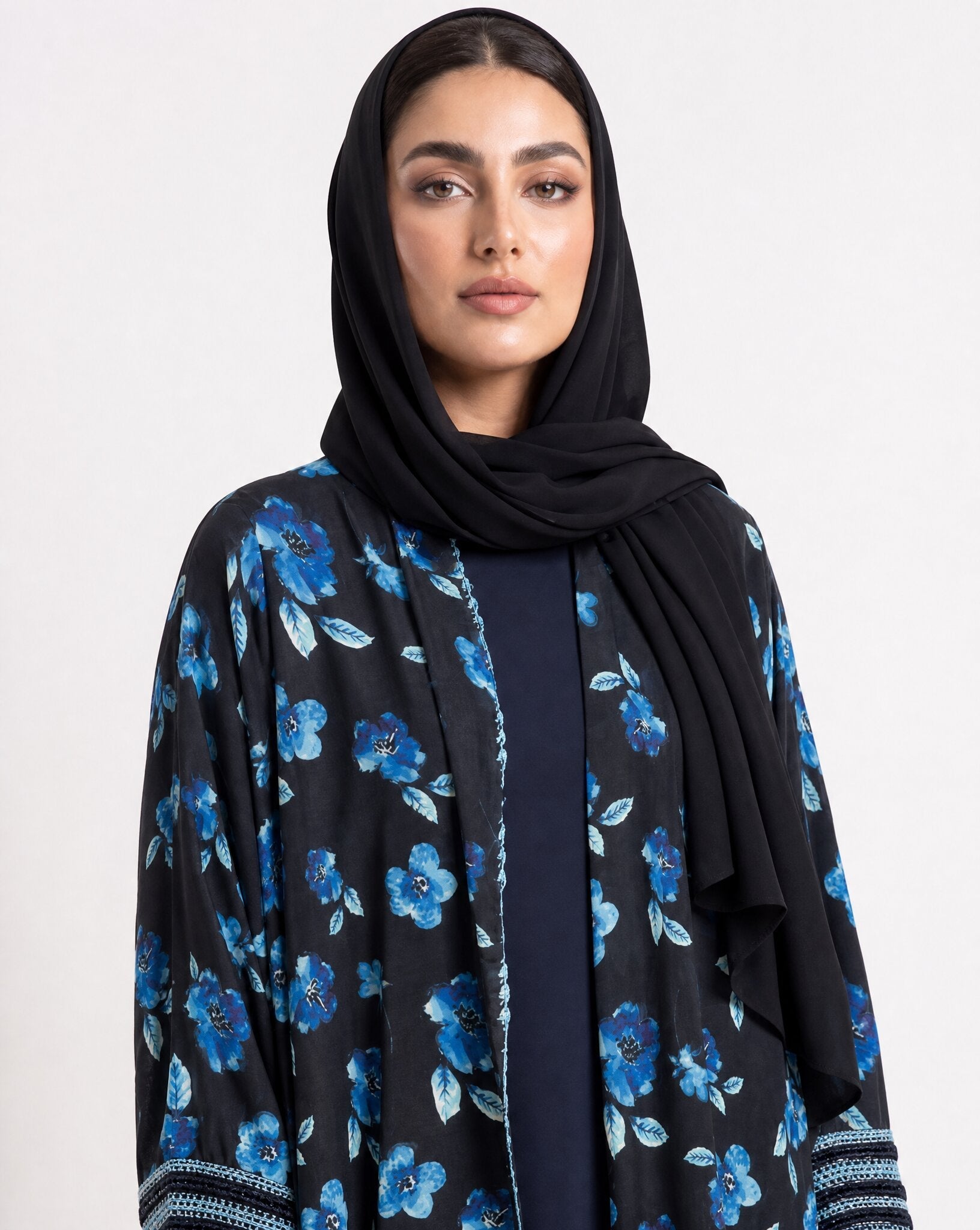 QA11 ABAYA - QATARIA ABAYA - MIRA Y MANO