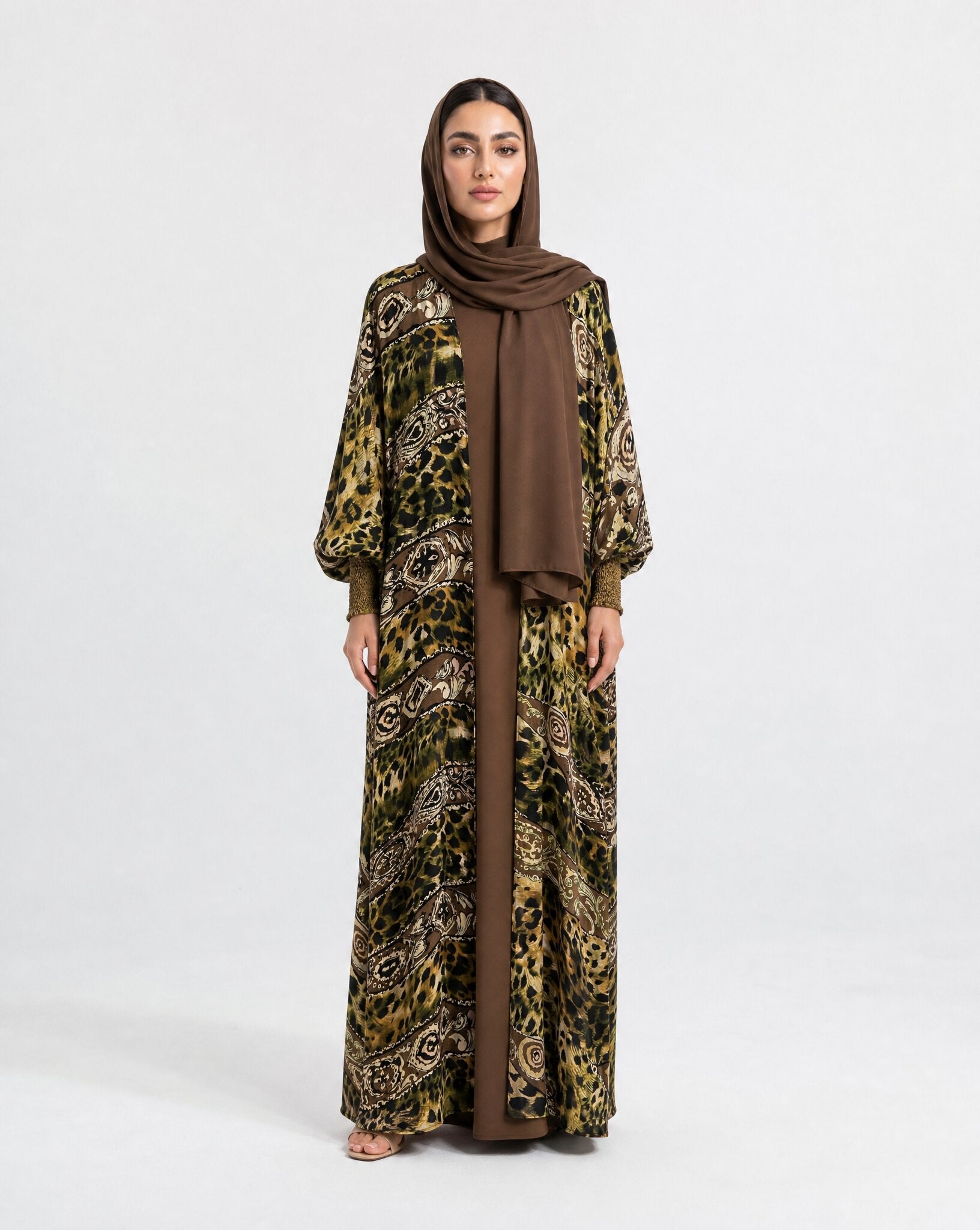 QA49 ABAYA - QATARIA ABAYA - MIRA Y MANO