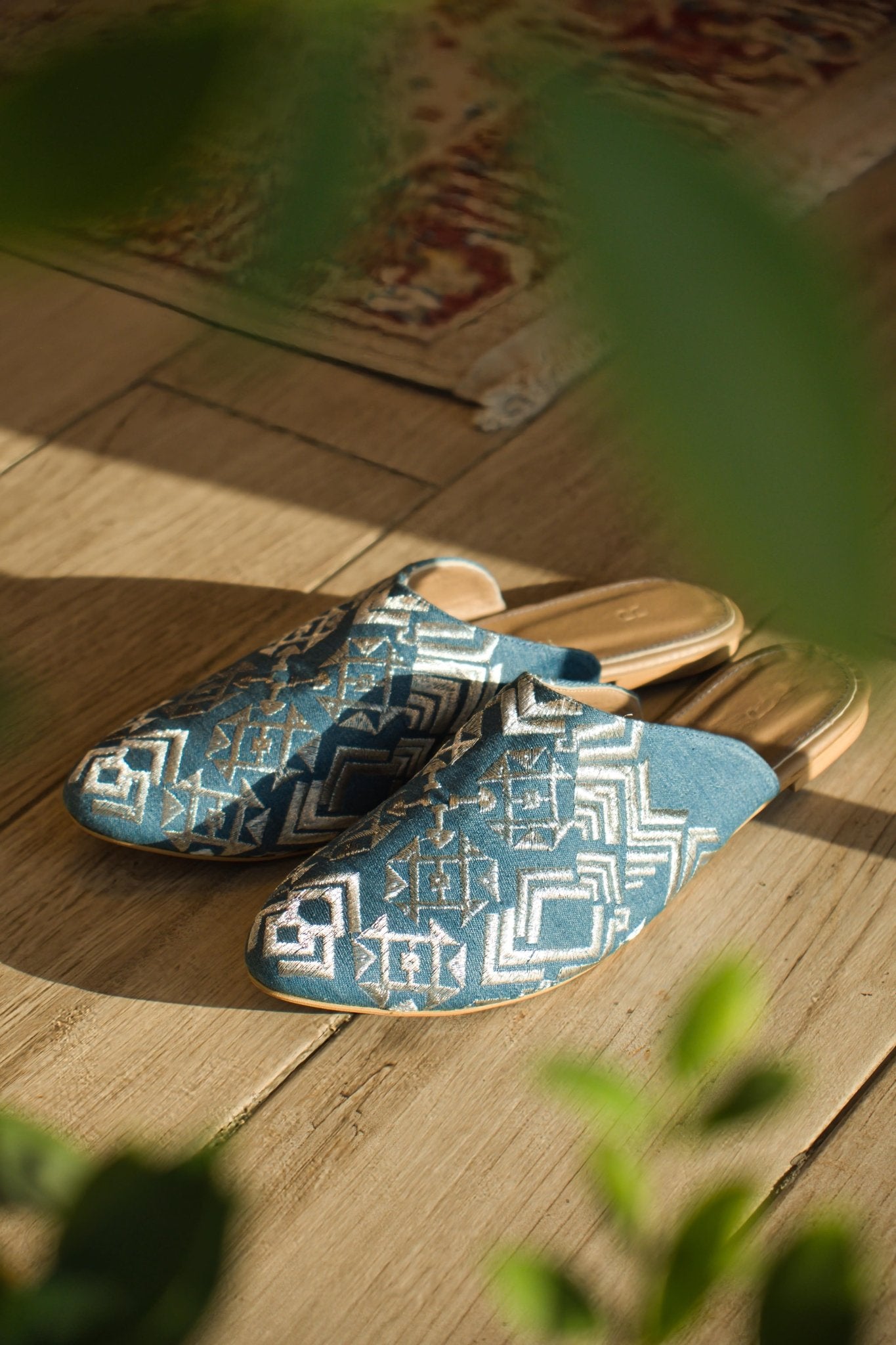 DENIM EMB SHOES - RAMLA - MIRA Y MANO