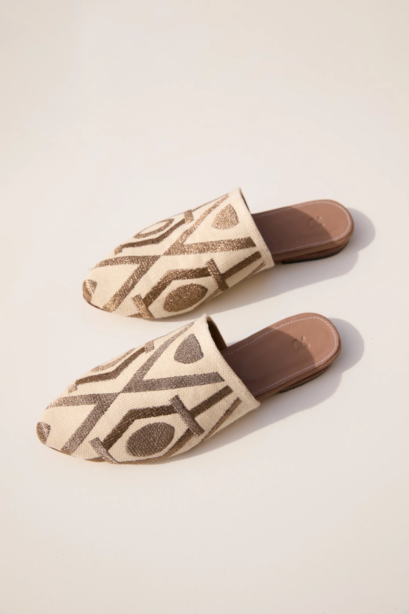 RML - BE - A SHOES - RAMLA - MIRA Y MANO