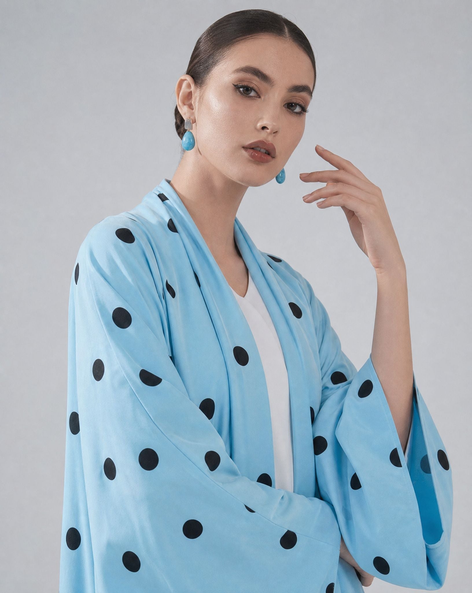 RB 0101 ABAYA - RASHA BILAL - MIRA Y MANO