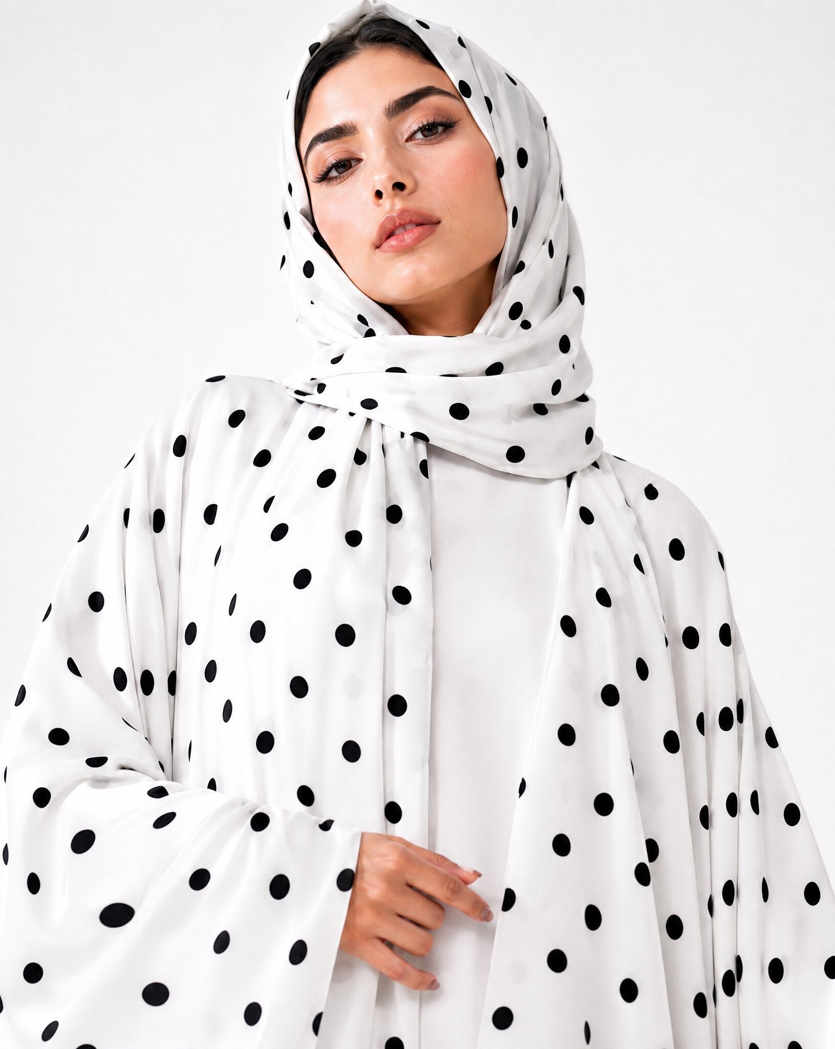 RB 0116 – White Crepe Abaya - RASHA BILAL - MIRA Y MANO