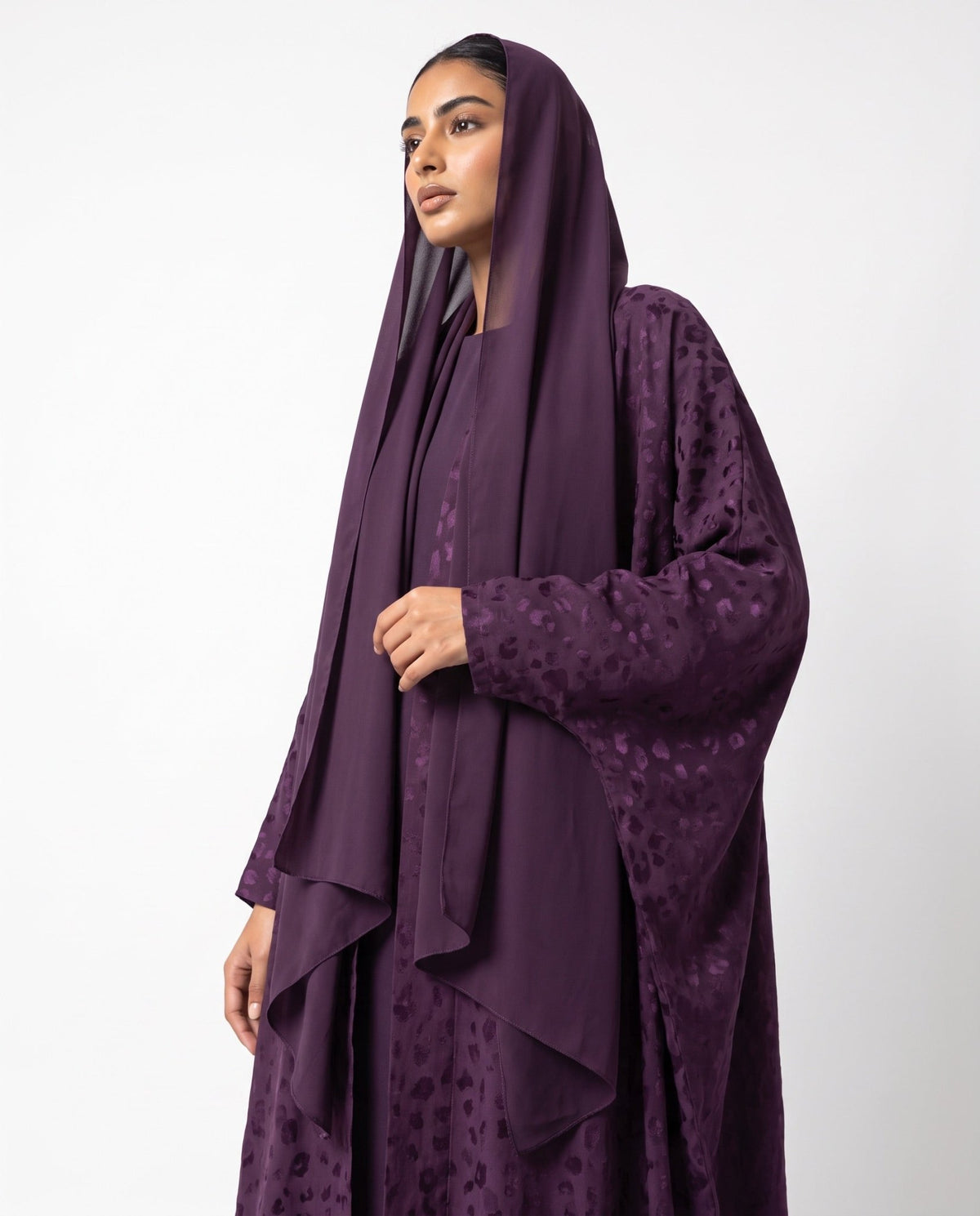 FW26R016-PR – عباية من الحرير المغسول بالبنفسجي – MIRA Y MANO