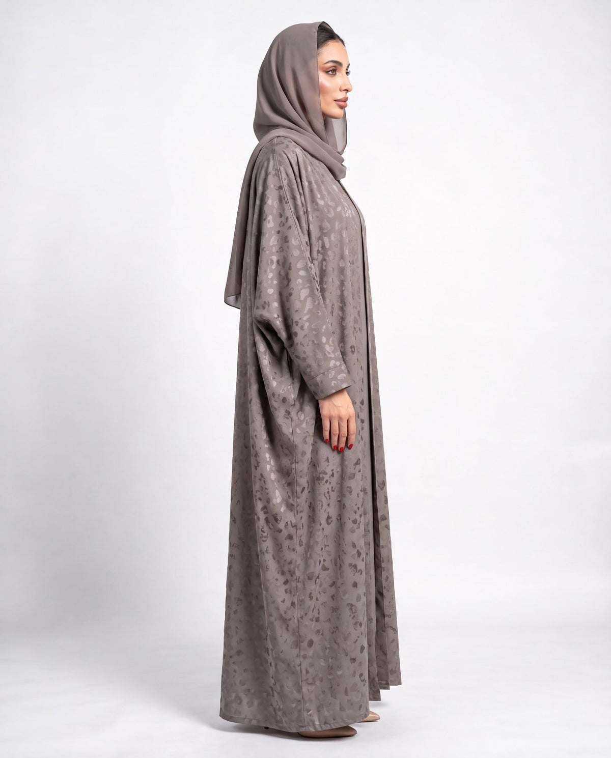 FW26R016-SL – عباية – MIRA Y MANO
