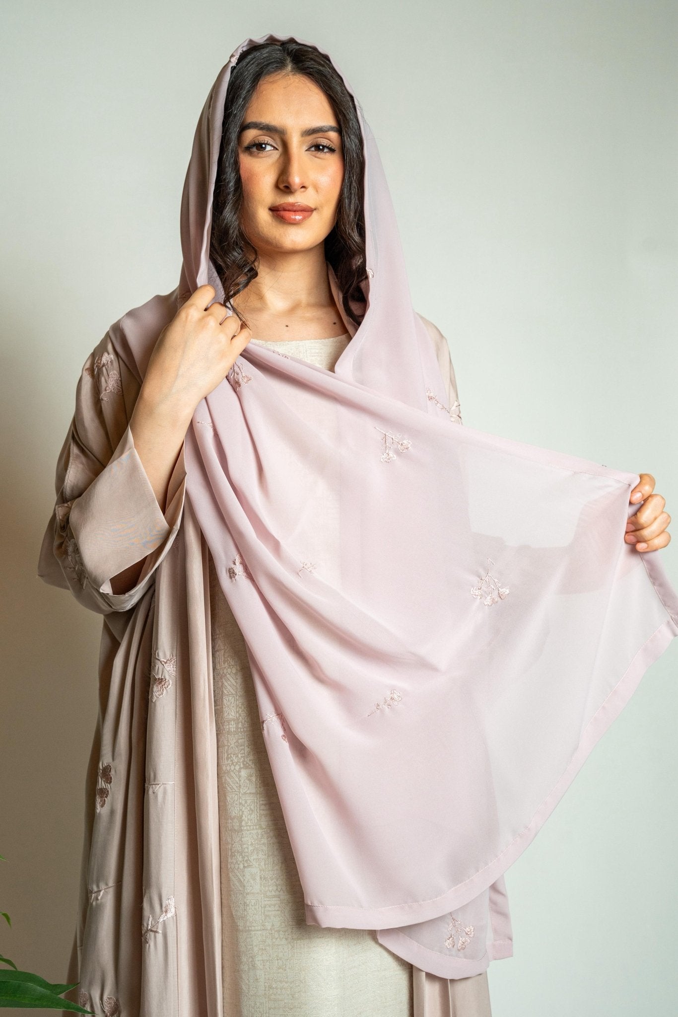 SS25R010 - ND ABAYA - RIBBON - MIRA Y MANO