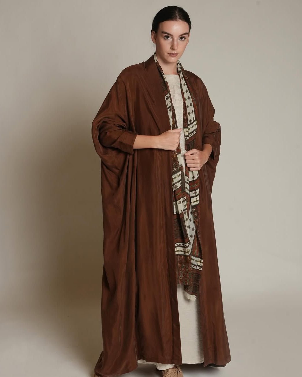 SS26R01 - BR ABAYA - RIBBON - MIRA Y MANO