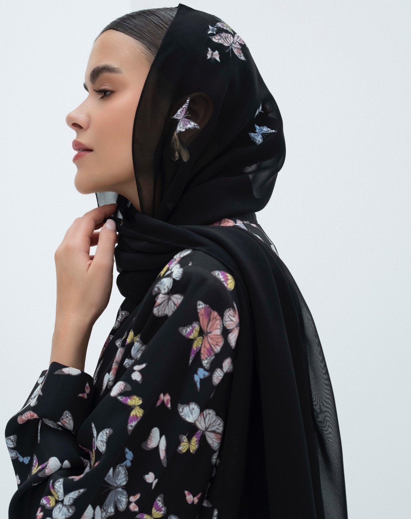 SA01 ABAYA - SAI - MIRA Y MANO