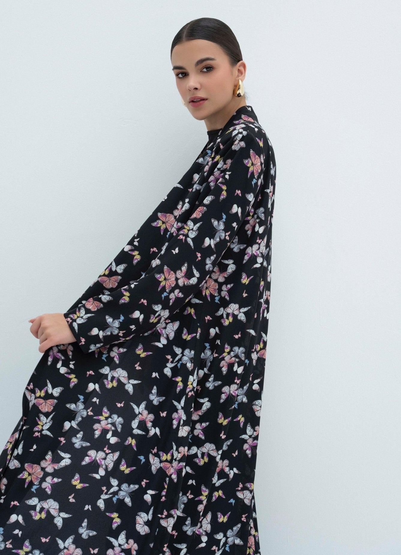 SA01 ABAYA - SAI - MIRA Y MANO