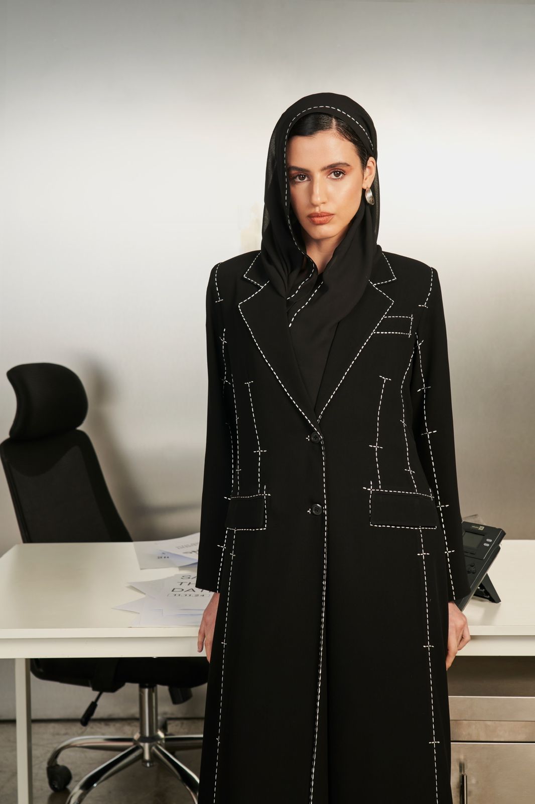 SA08 ABAYA - SAI - MIRA Y MANO