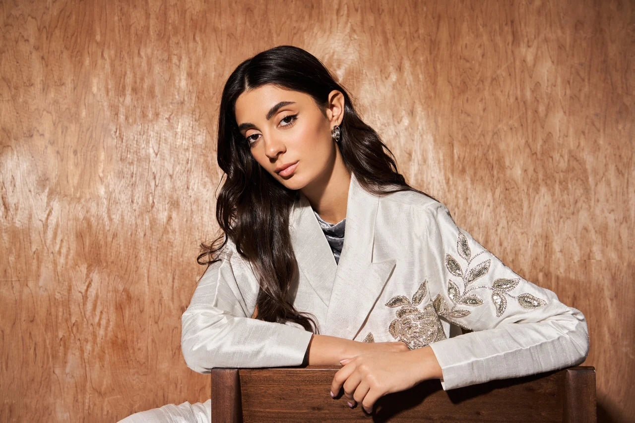 SAI 158 - A ABAYA - SAI - MIRA Y MANO