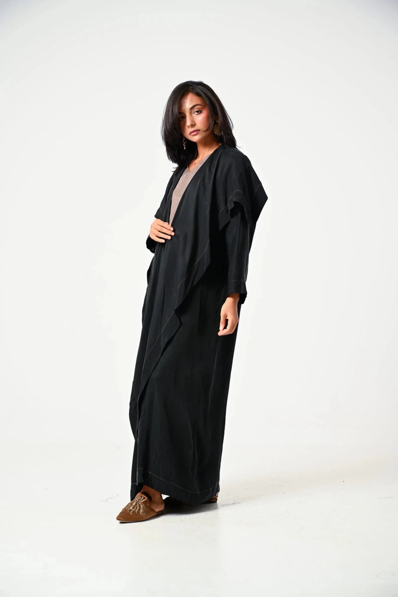 SISABWB ABAYA - SARA INTABI - MIRA Y MANO